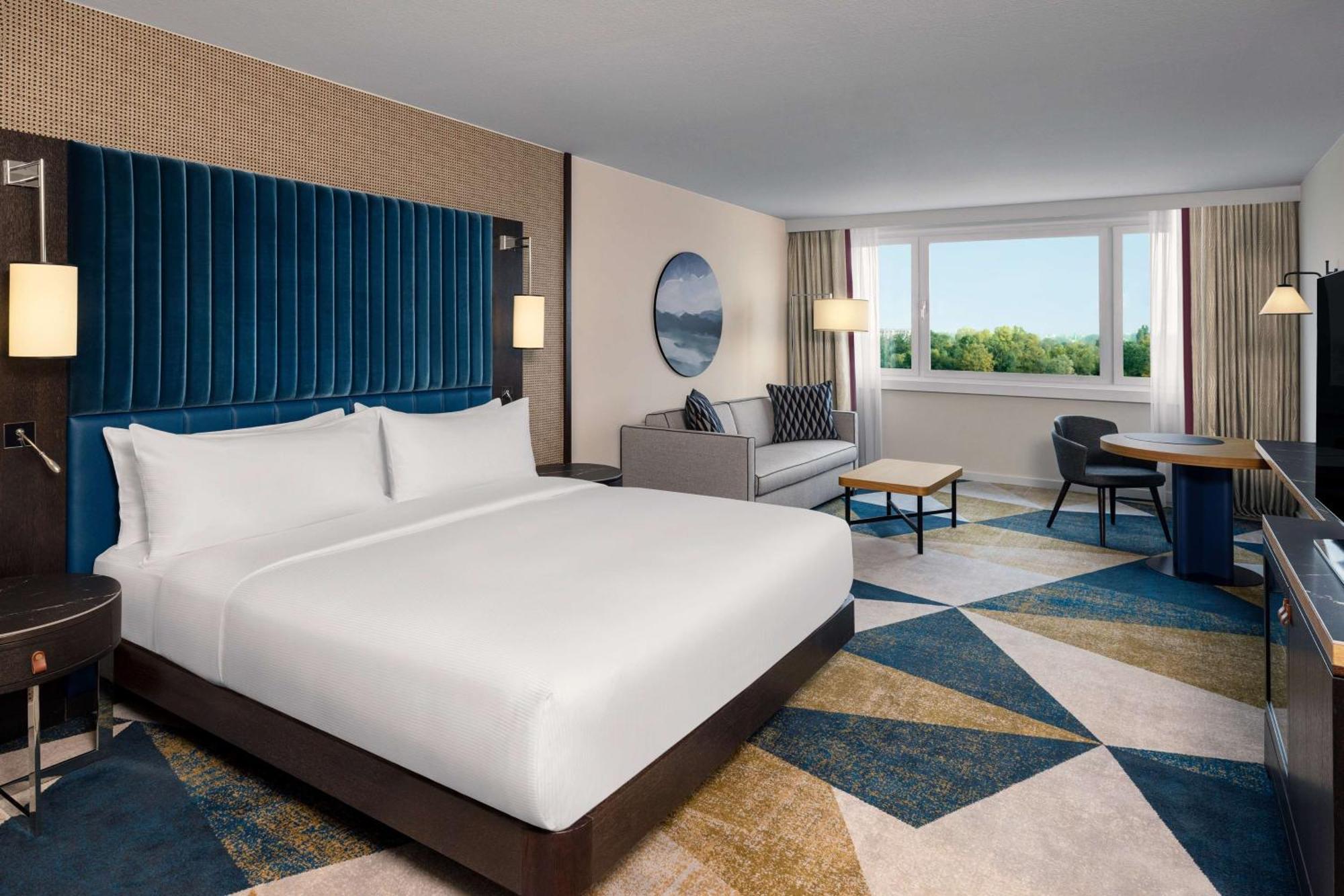 Waterfront King Room Sofa Bed,1657140598:JPEG