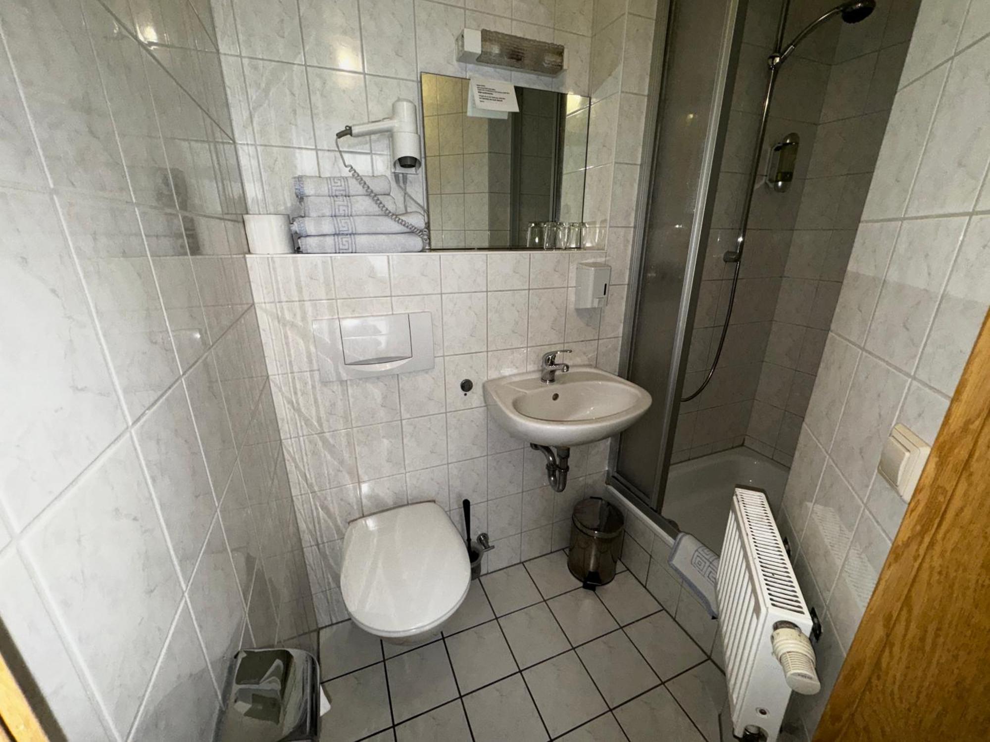 Single Room,1657140875:JPEG