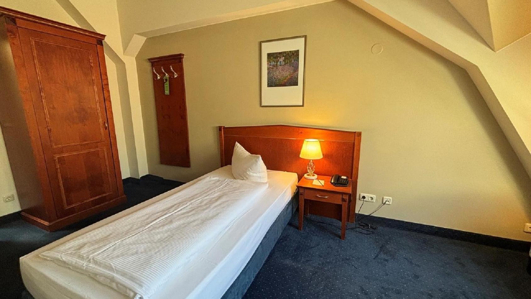 Standard Single Room,1657140943:JPEG