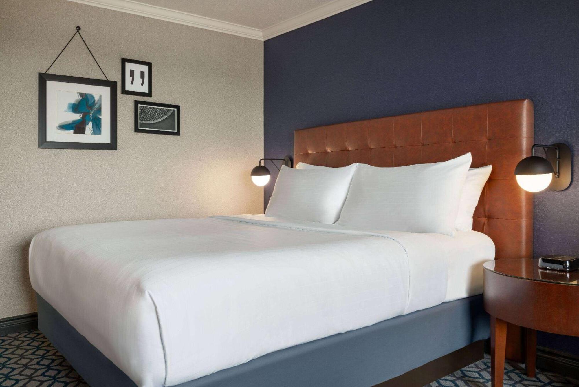 1 King Bed City View Non-Smoking