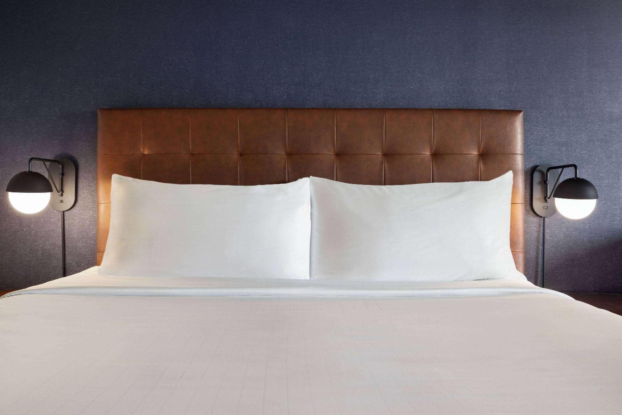 1 King Bed City View Non-Smoking