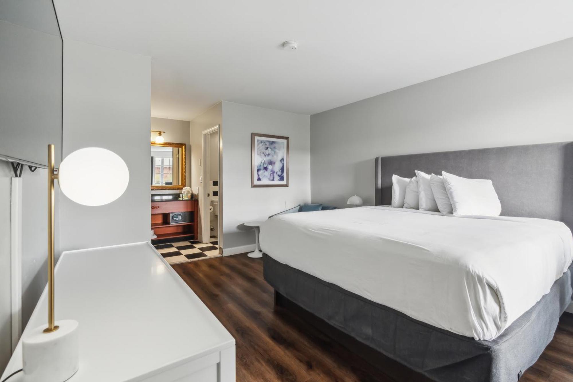 Standard King Room