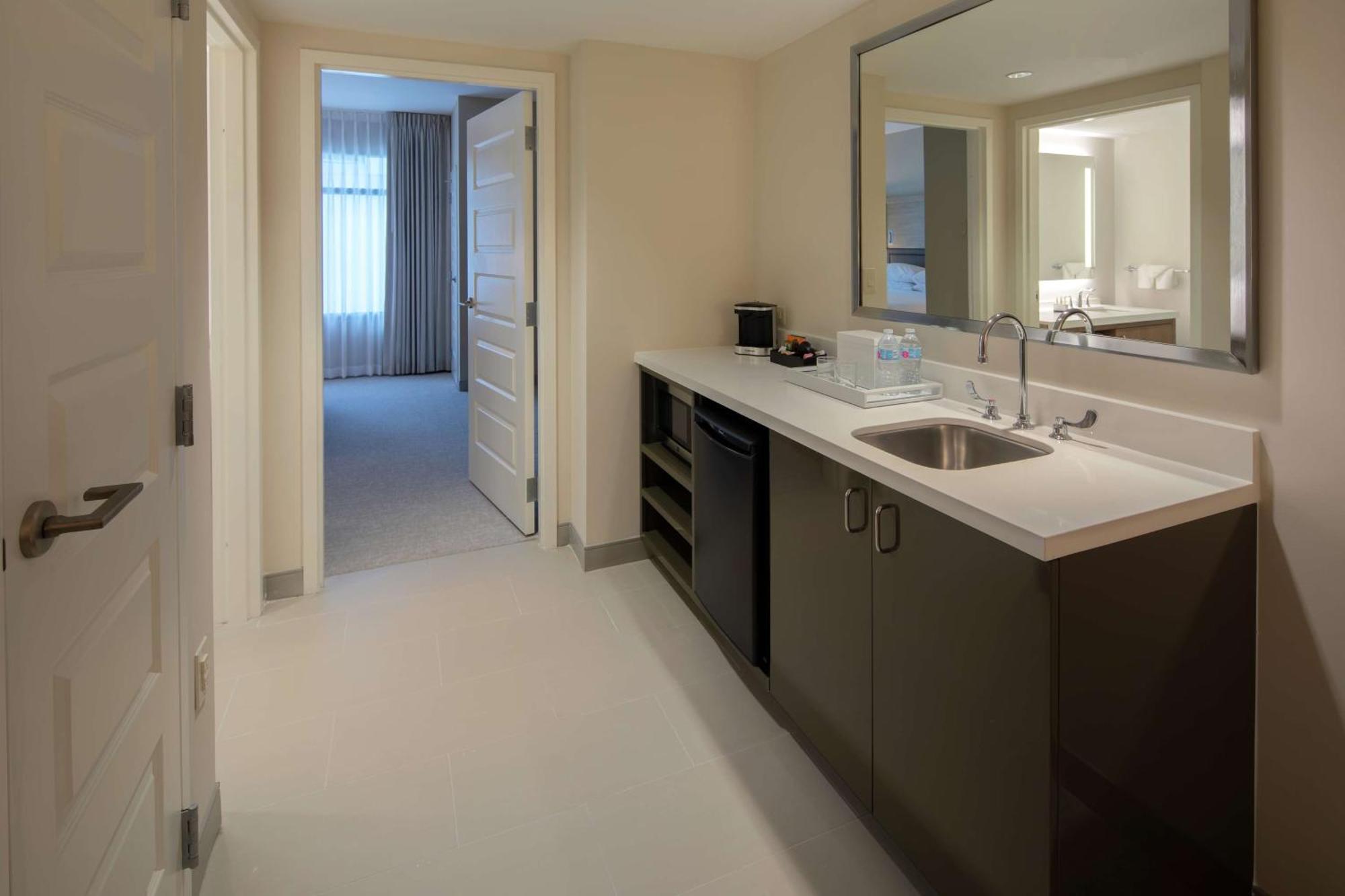 Two-Room King Suite Balcony,1657144808:JPEG
