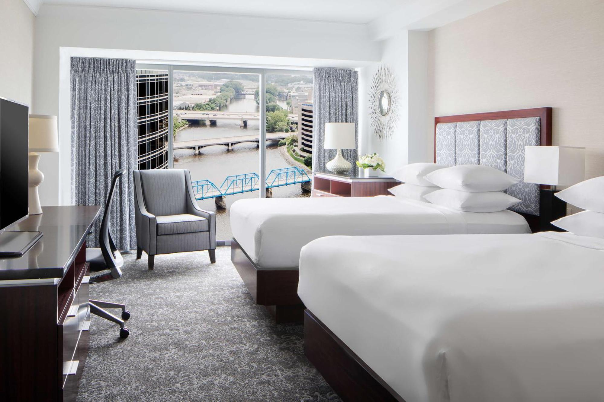 Queen Room Two Queen Beds River View