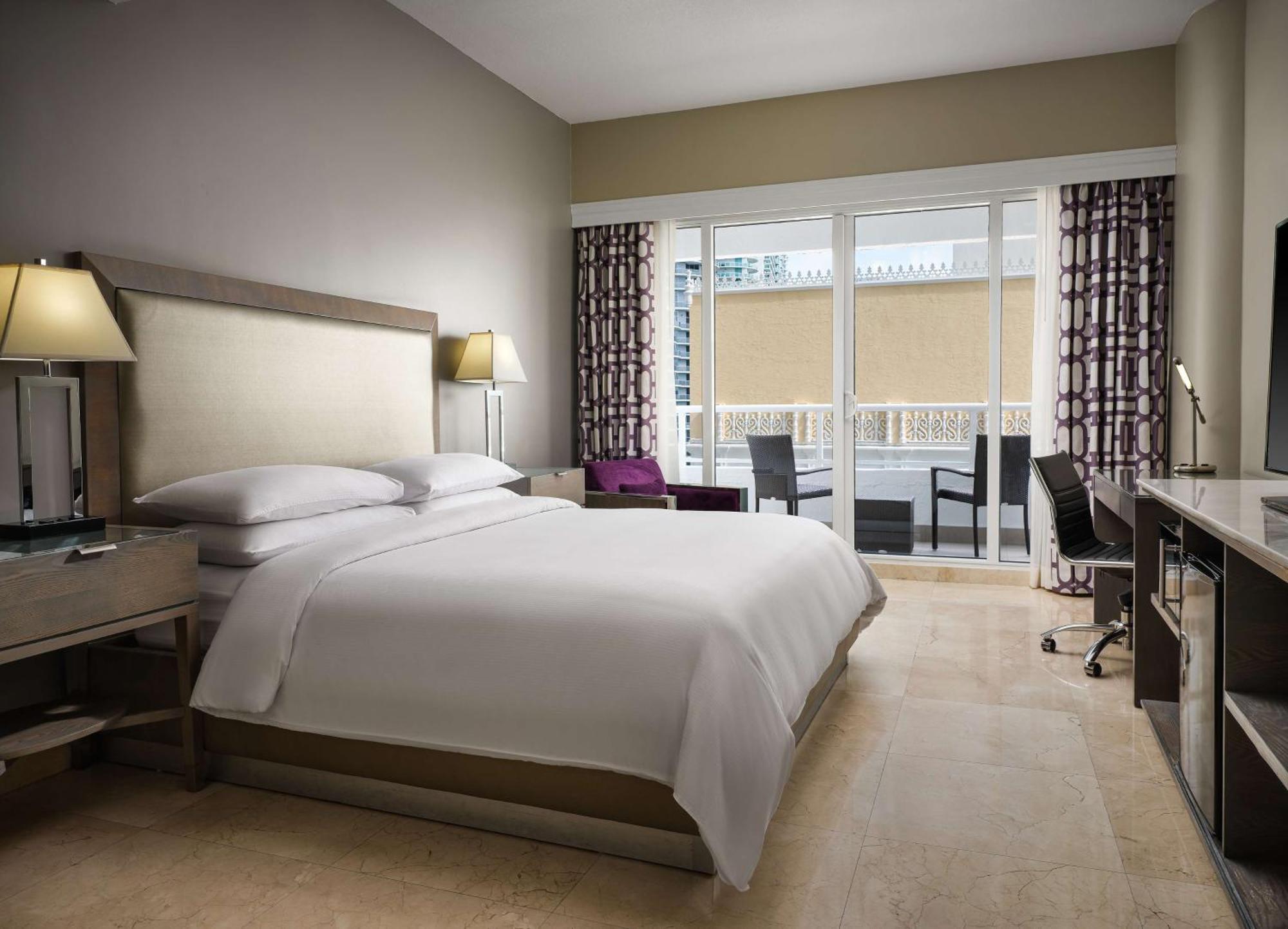 King Room Balcony & Park View