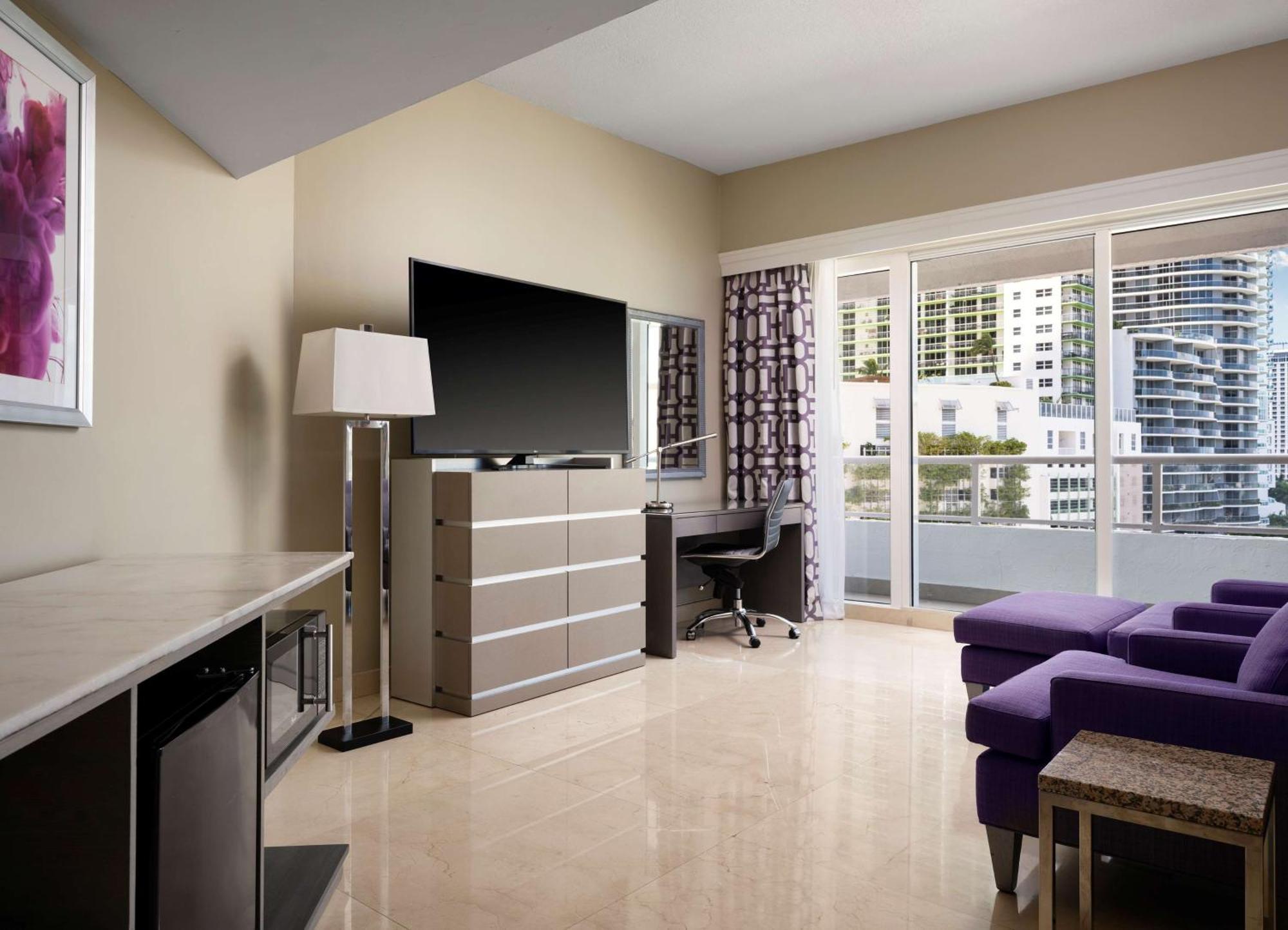 Junior King Suite Balcony & Partial Bay View