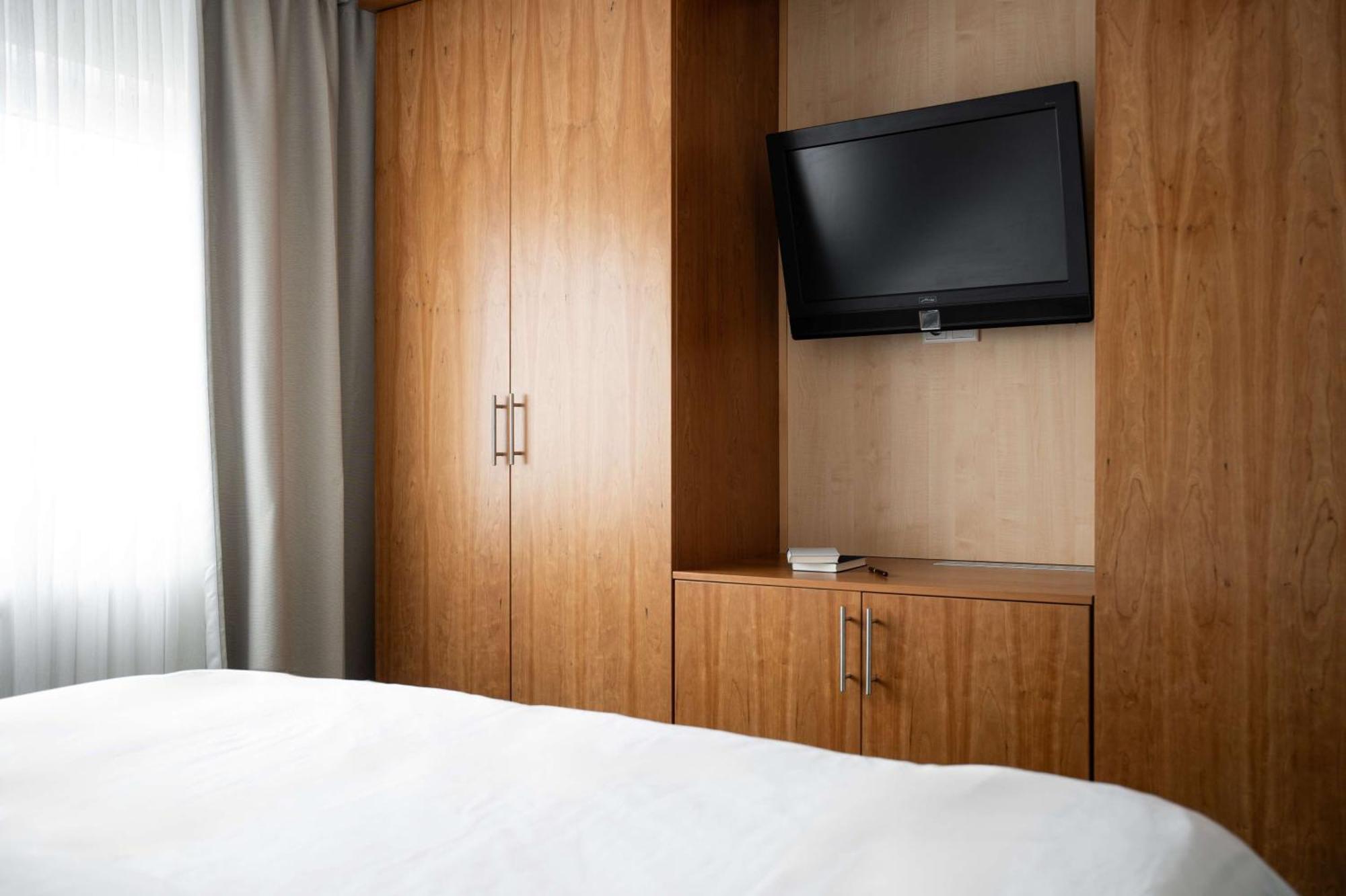 Suite Double Bed,1657145728:JPEG