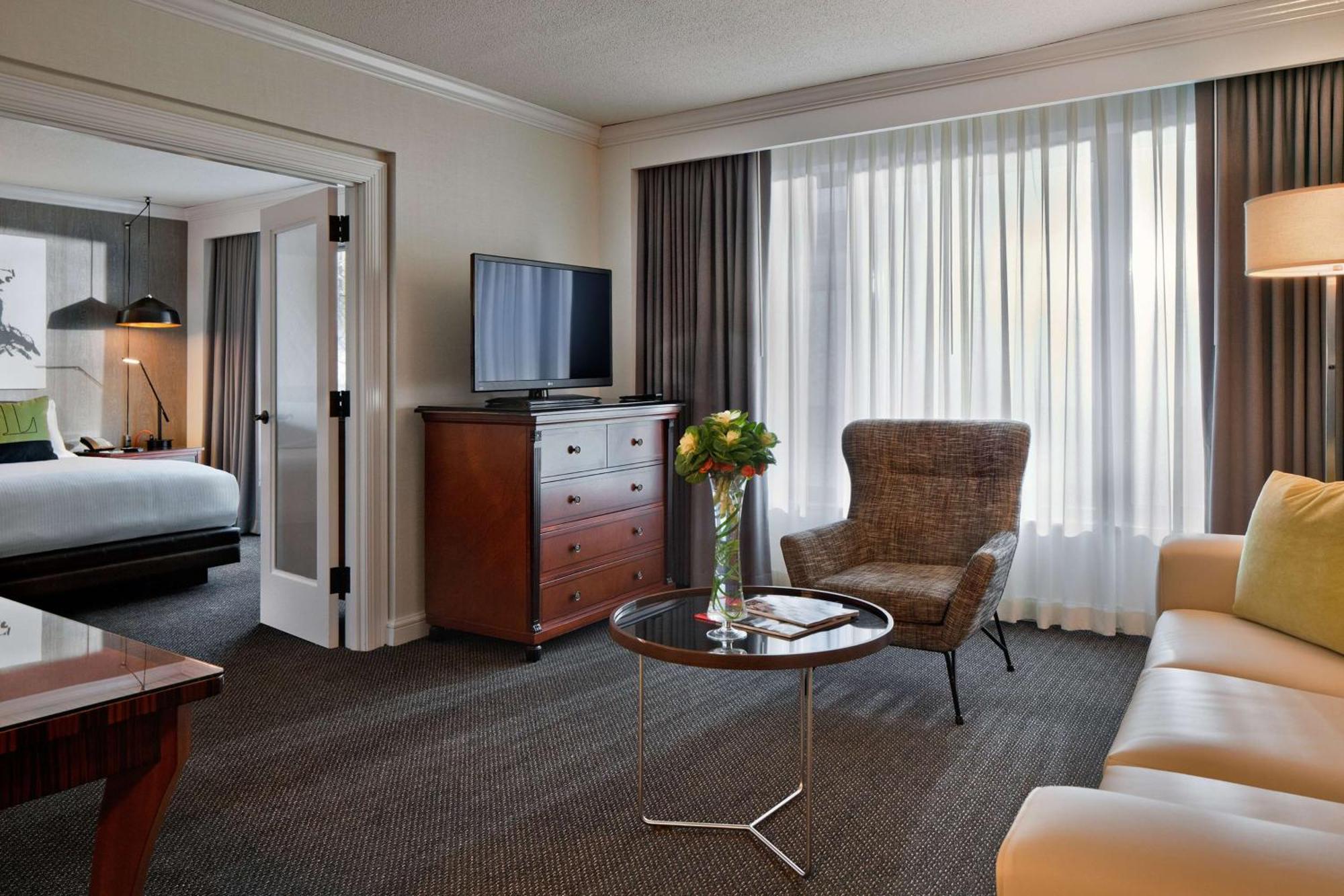 Deluxe King Suite Hearing Accessible
