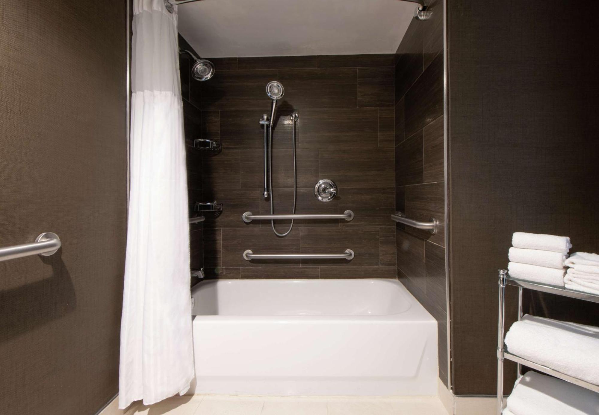 Room Two Double Beds Bath Tub Mobility Access Non-Smoking,1657147366:JPEG
