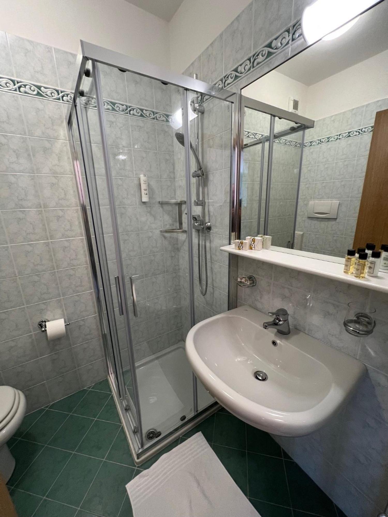 Double or Twin Room,1657155153:JPEG