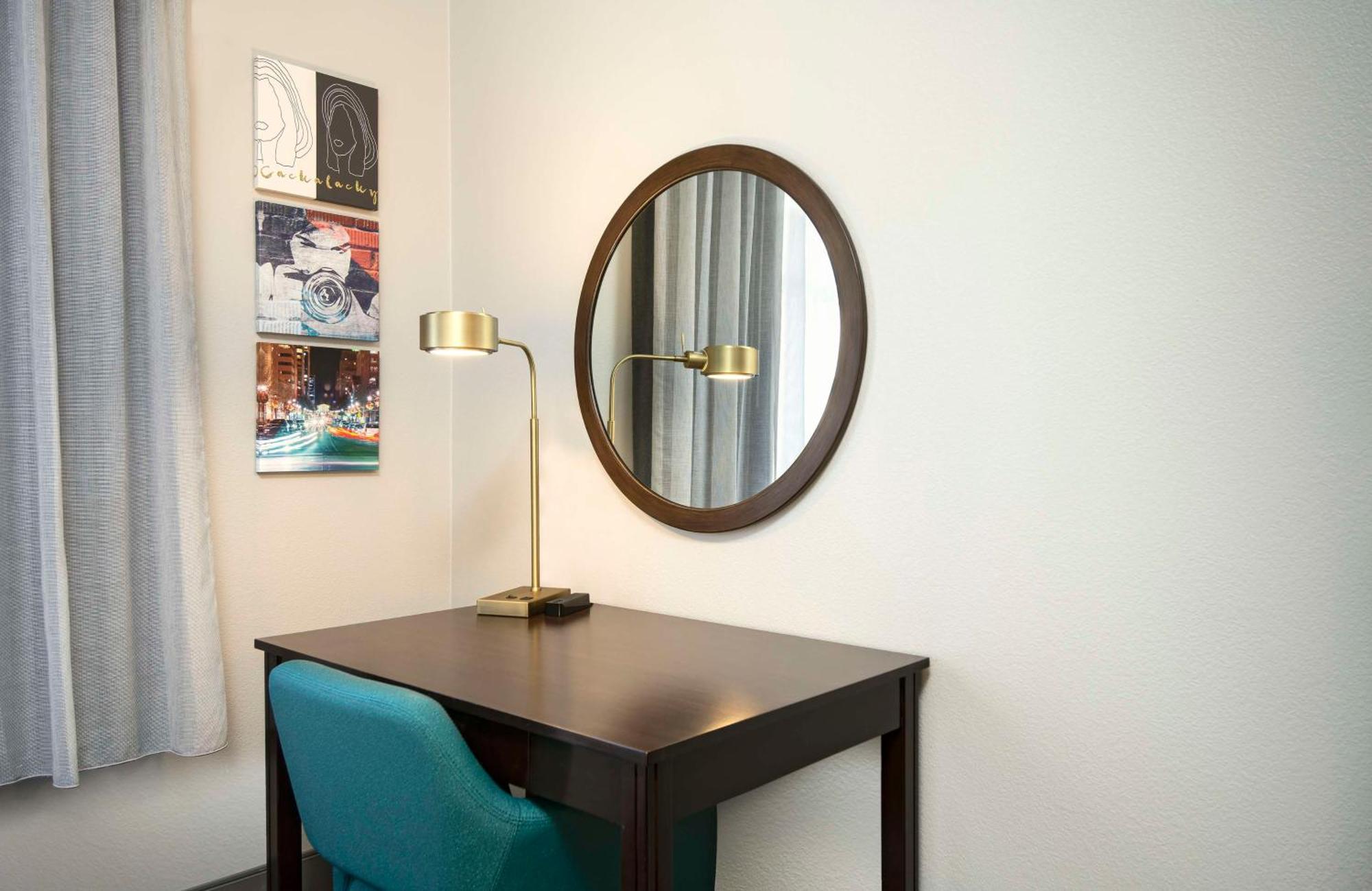Queen Room Two Queen Beds Hearing Access or Non-Smoking