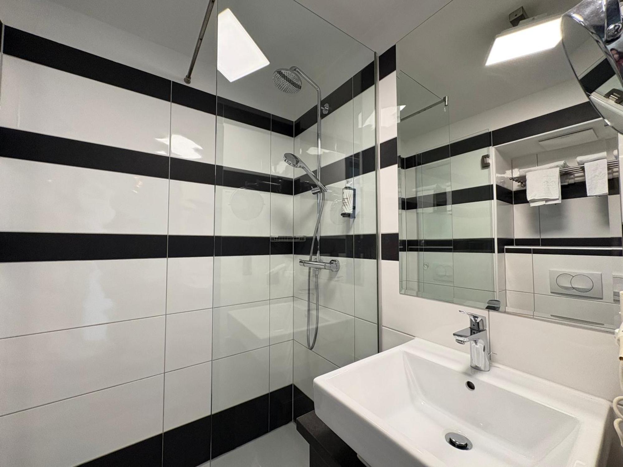 Triple Room,1681747269:JPEG