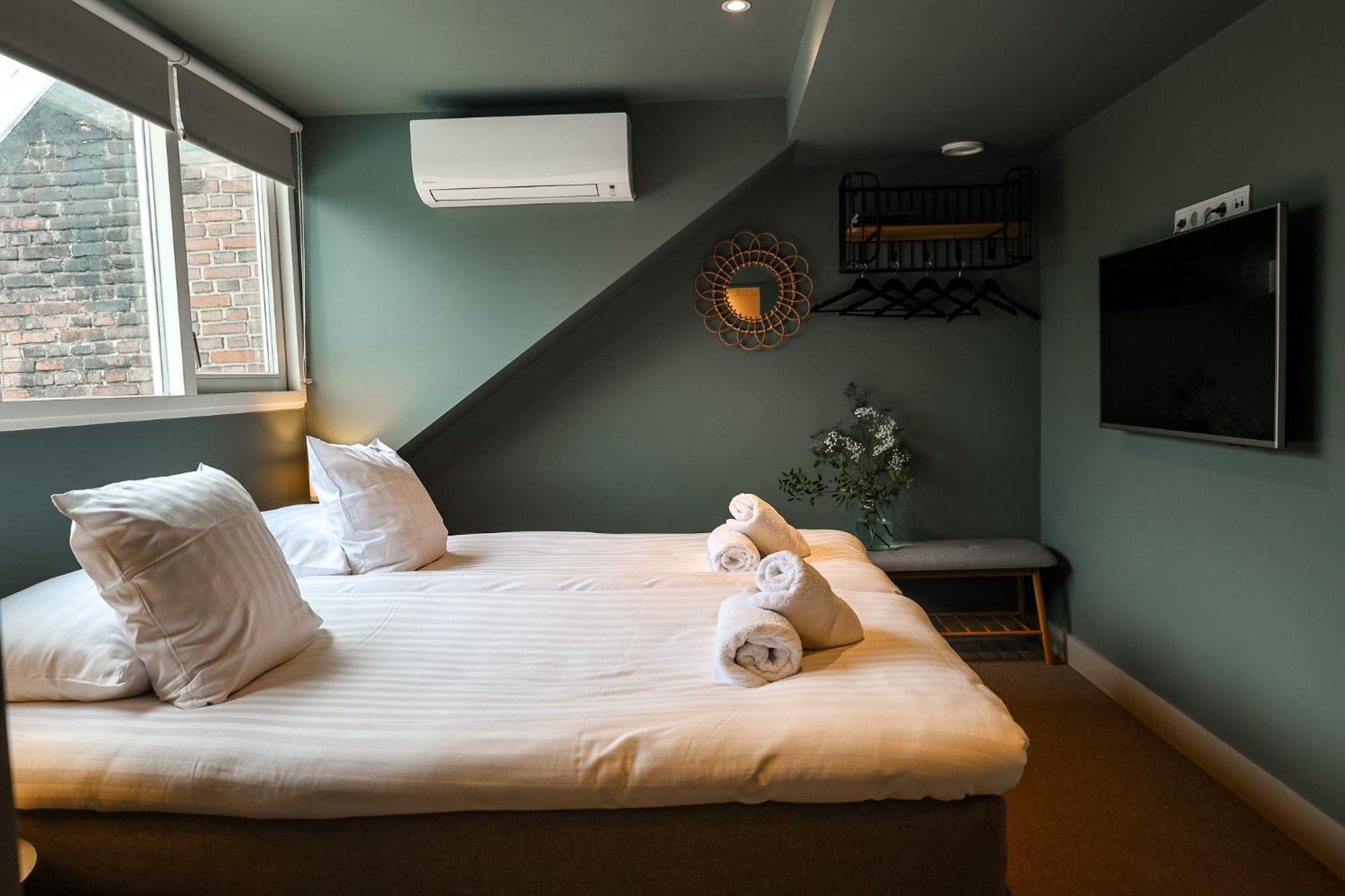 Zweibettzimmer mit eigenem Bad