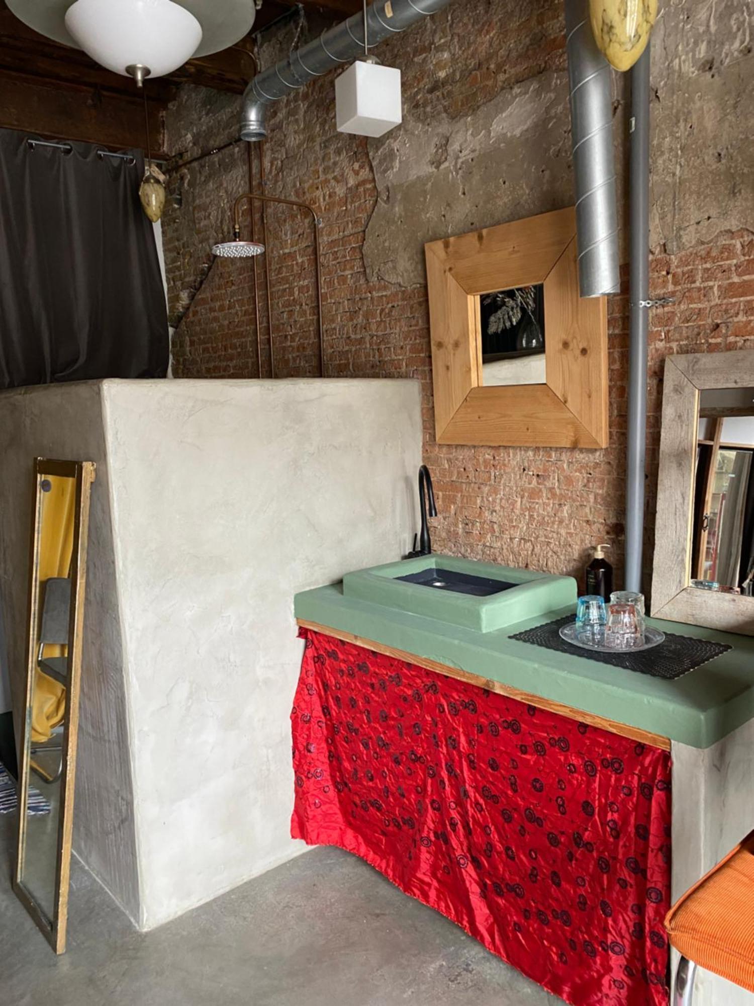 Studio Apartment