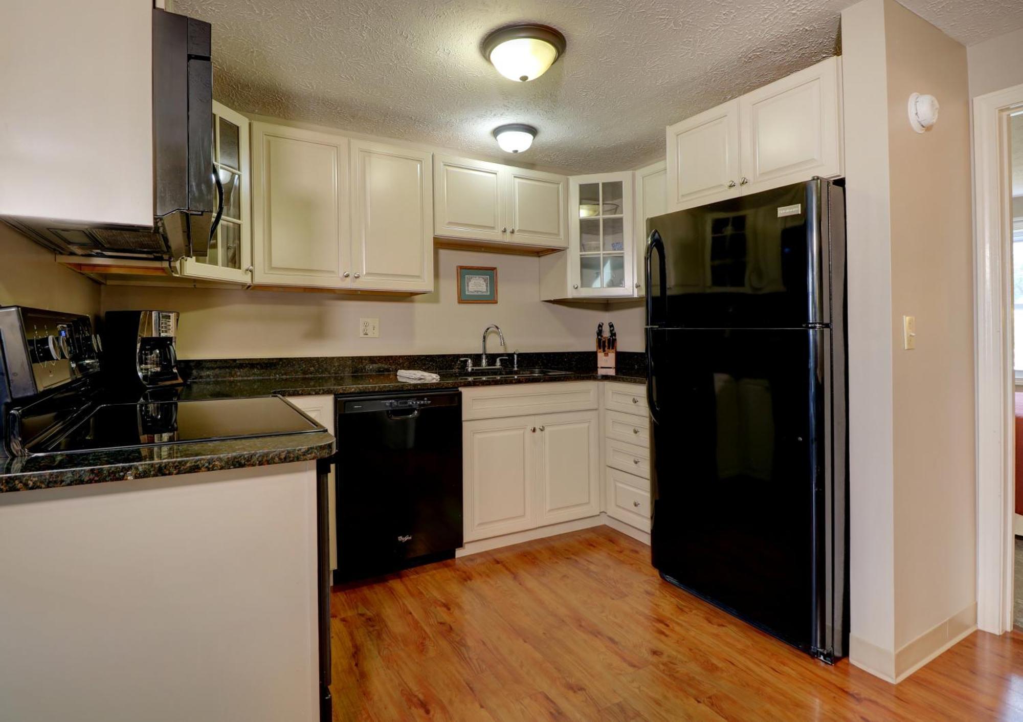 2 Bedroom Loft Suite or Queen bed,1657189416:JPEG