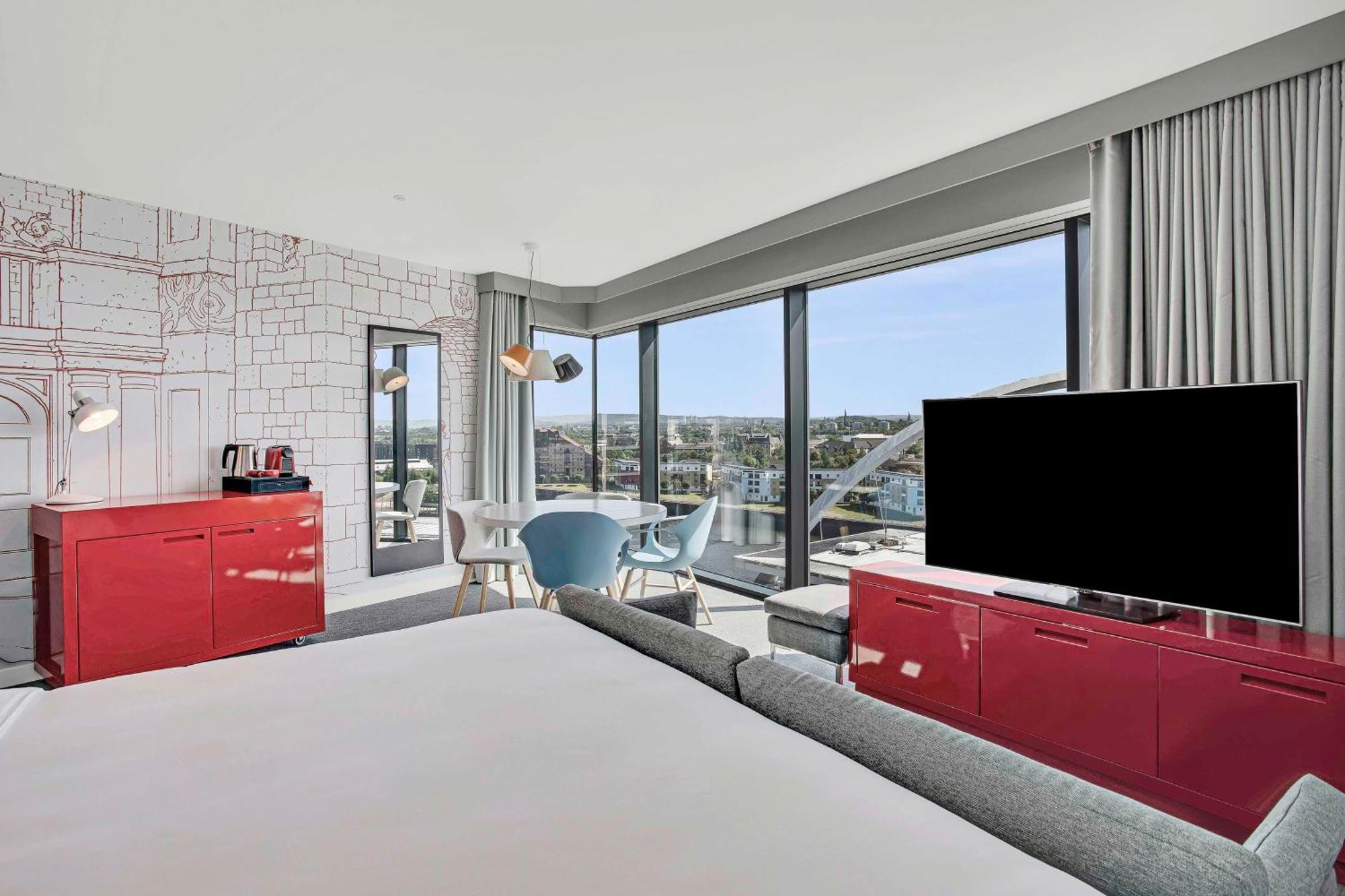 Corner Suite River View