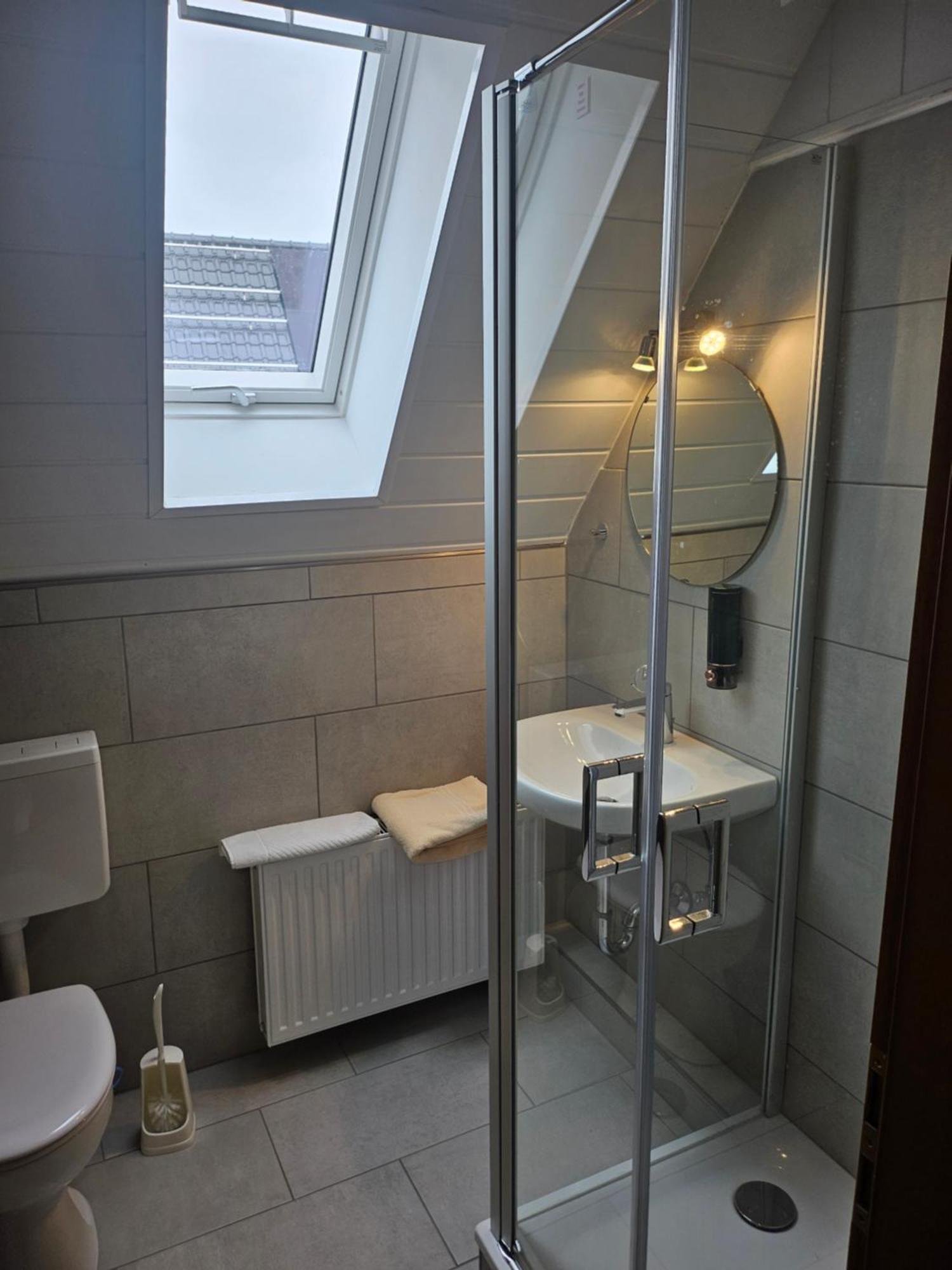 Single Room Attic,1657866077:JPEG
