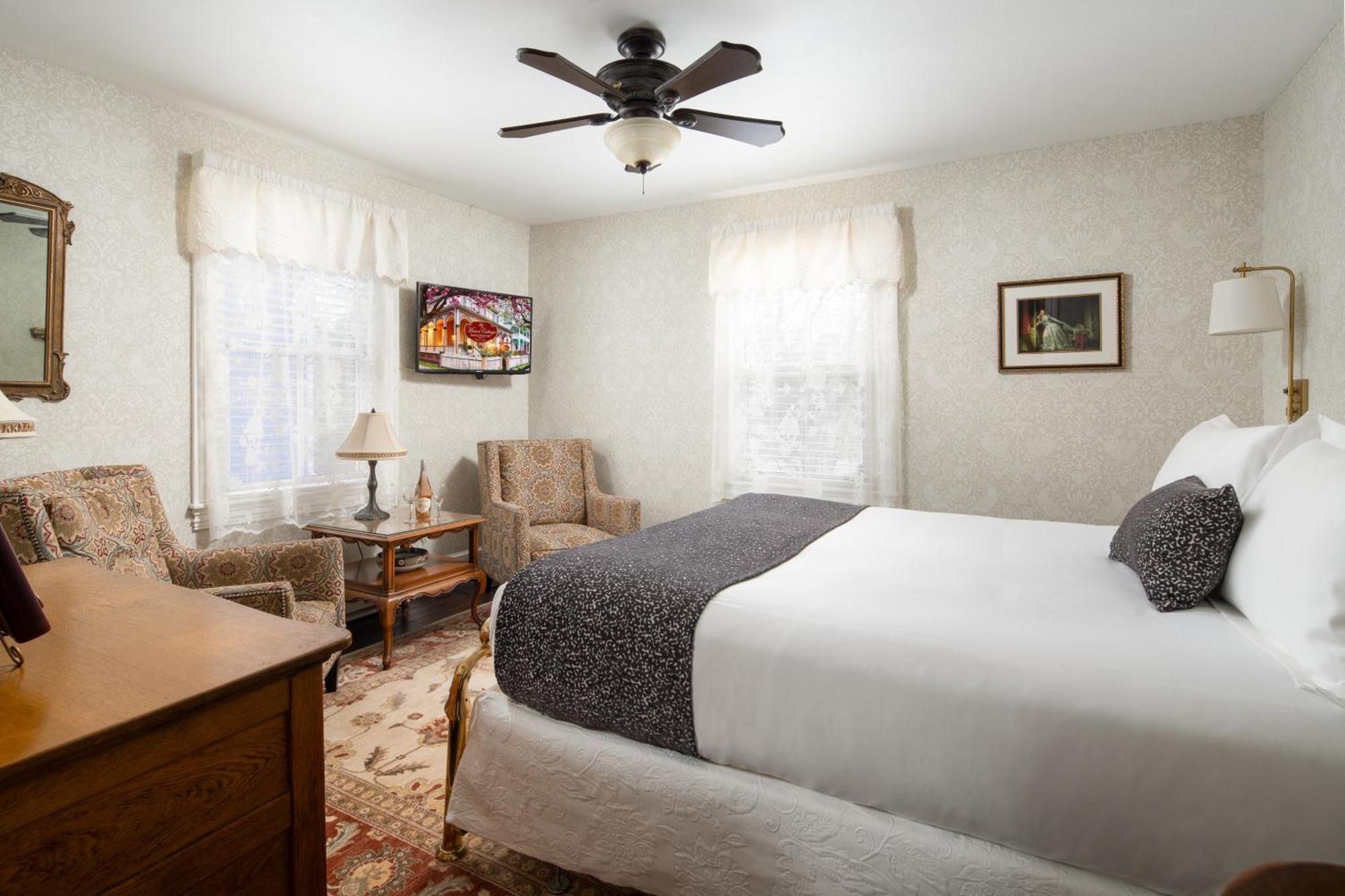 Deluxe Queen Room