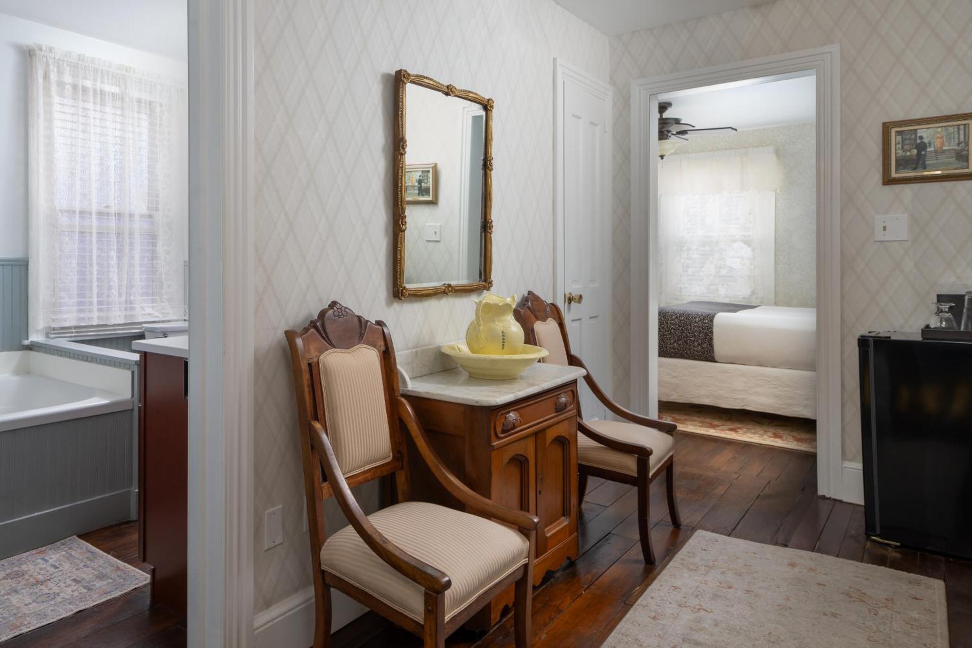 Deluxe Queen Room