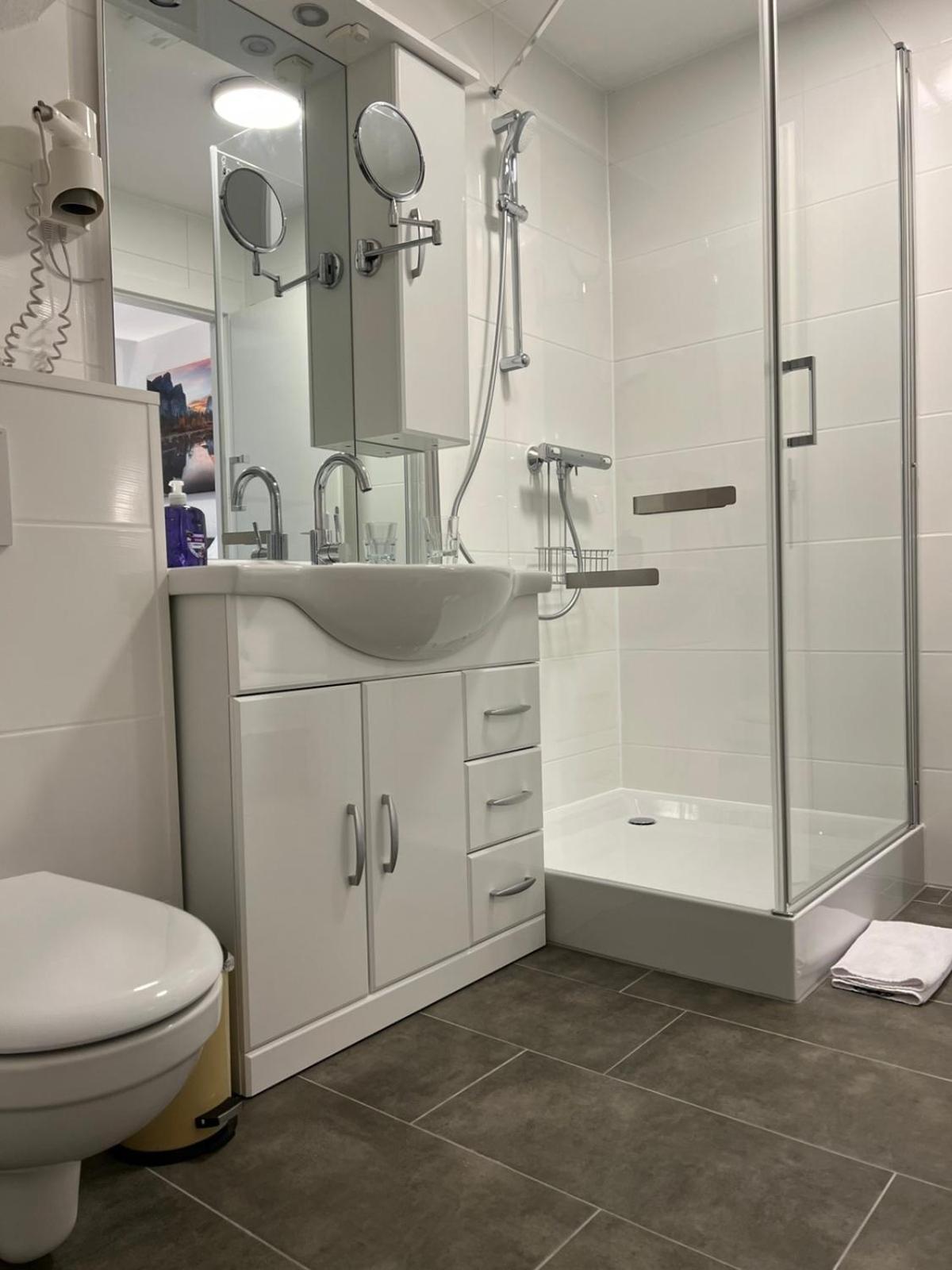 Large Double Room,1657887082:JPEG