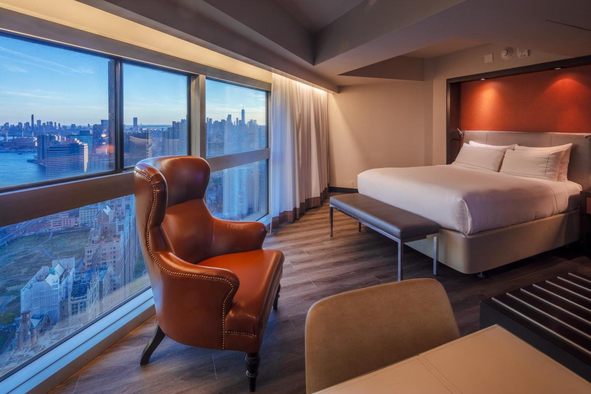 Deluxe Queen Room City View