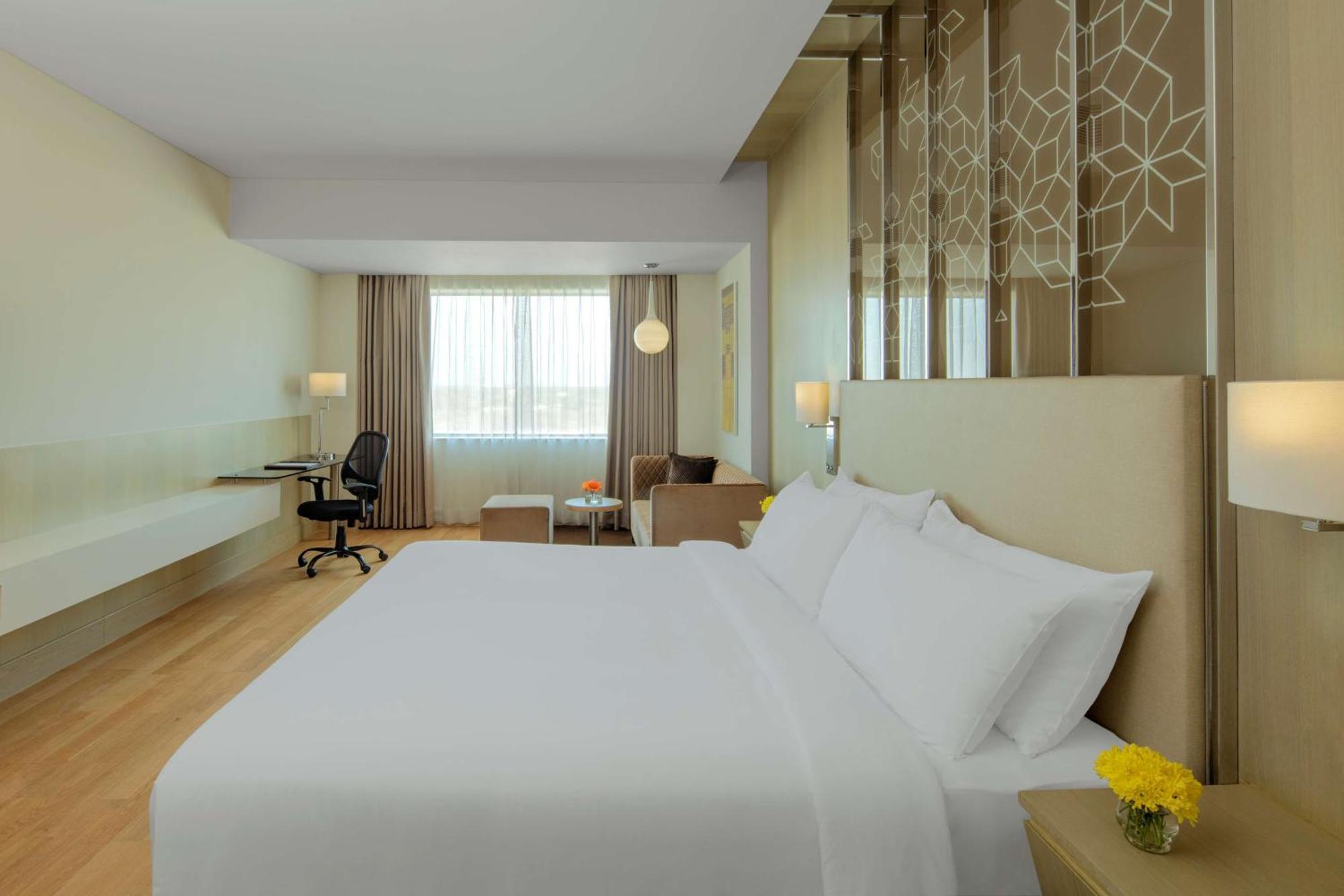 Executive Suite 2 Way Airport Transfers | Dis on F&B Spa | Comp 2 Soft drinks at BAR| Early Check by 11 AM & Late check-out by 3 PM Subject to avl | 4 Pieces Laundry| One comp 30-minute pickleball session per Subject to avl
