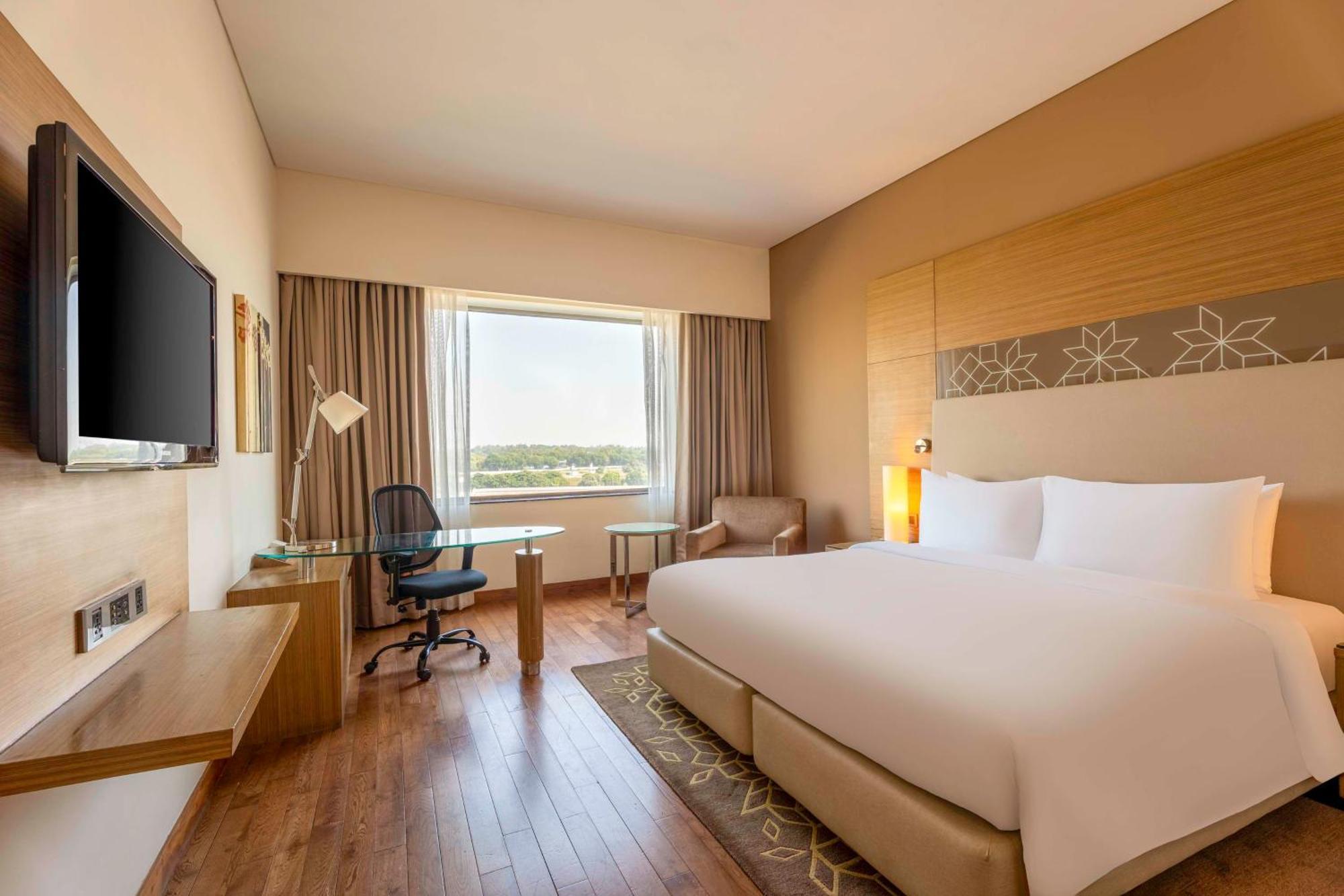 Superior Room 11 IMFL at The Brew Bar | Complimentary Credit worth INR 500 redeemable on Food & Soft Beverages spend of INR 2000 or