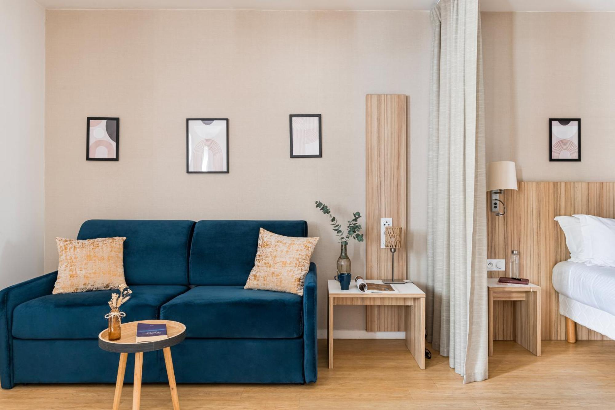 Large Studio Sofa Bed,1658085844:JPEG