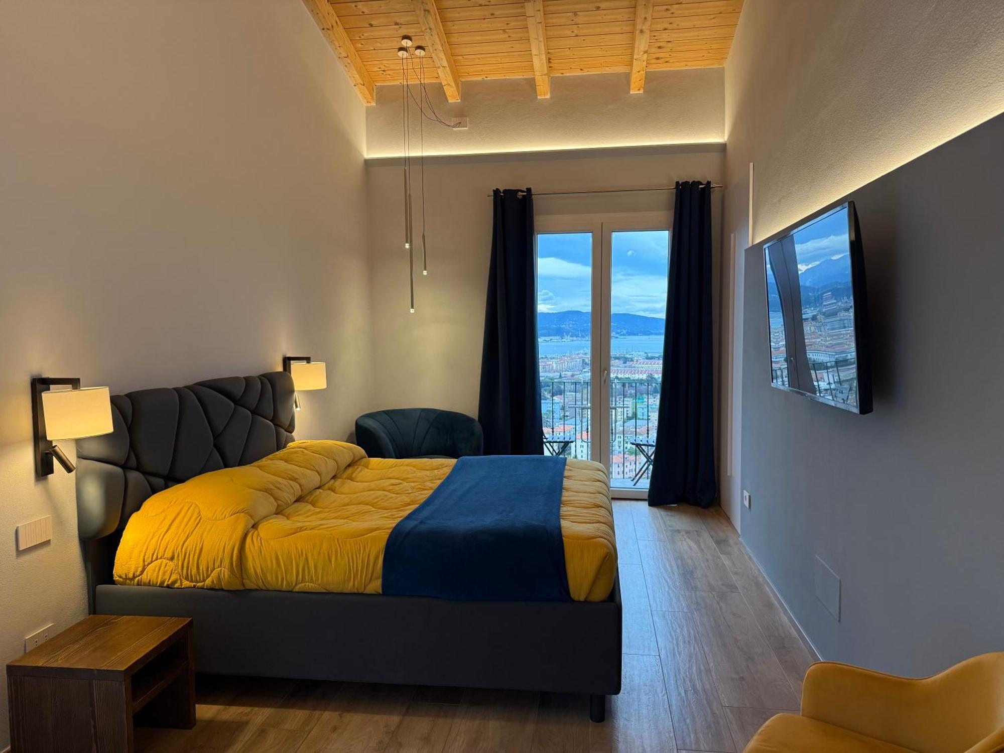 Deluxe Double Room Balcony Sea View separate building