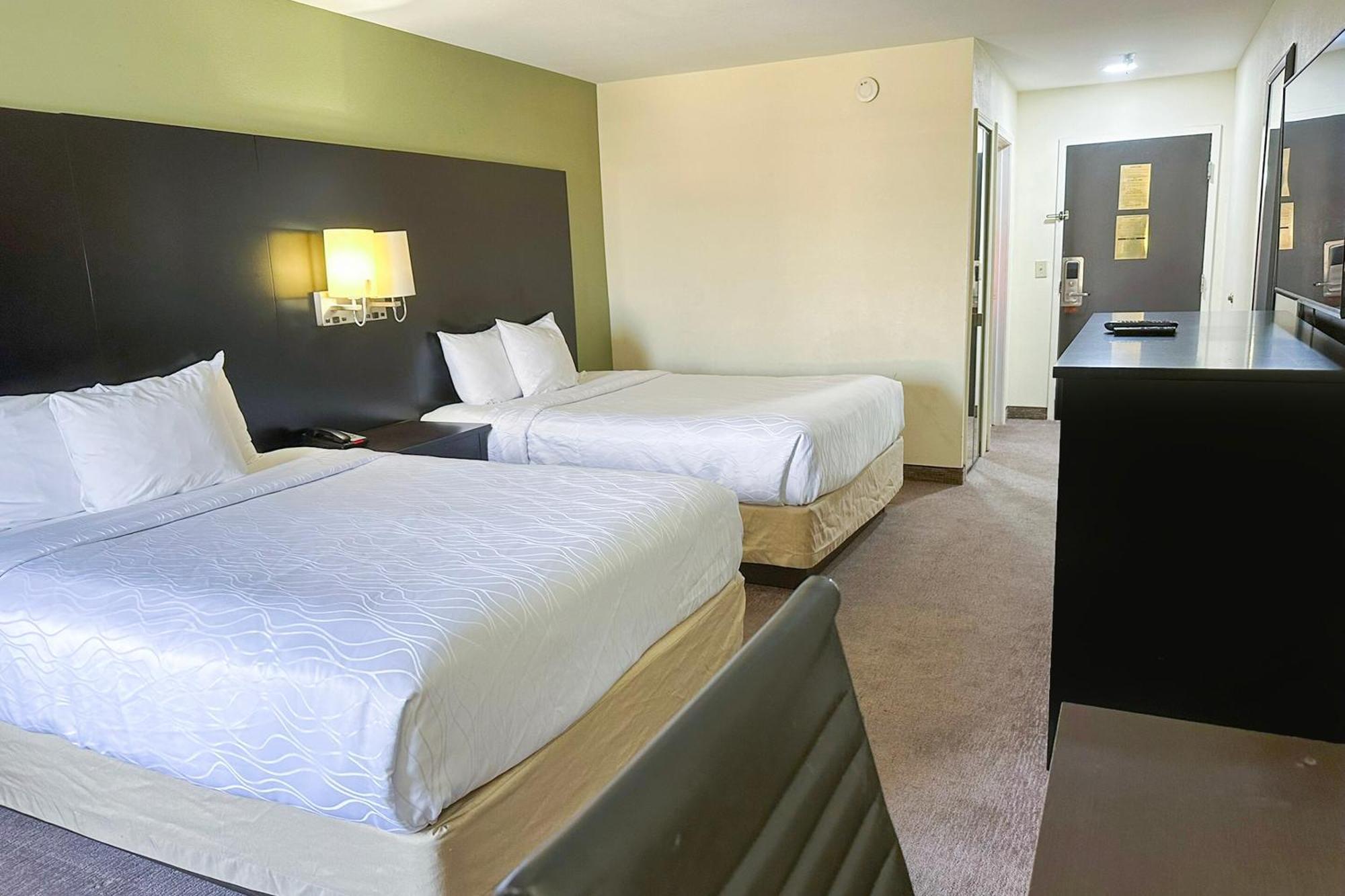 Double Queen Room,1658093737:JPEG