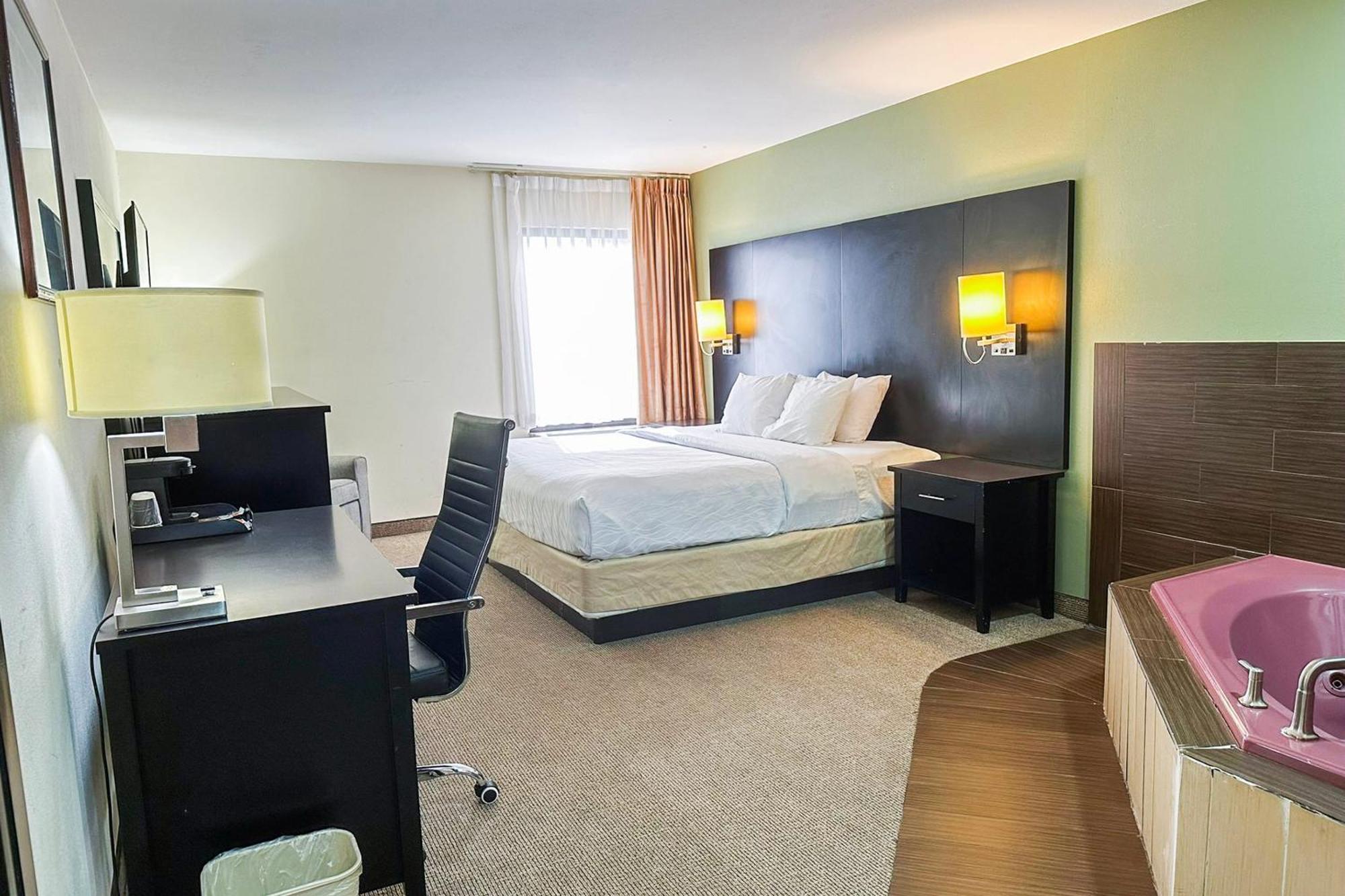1 Bedroom Suite Jetted Tub,1658093746:JPEG
