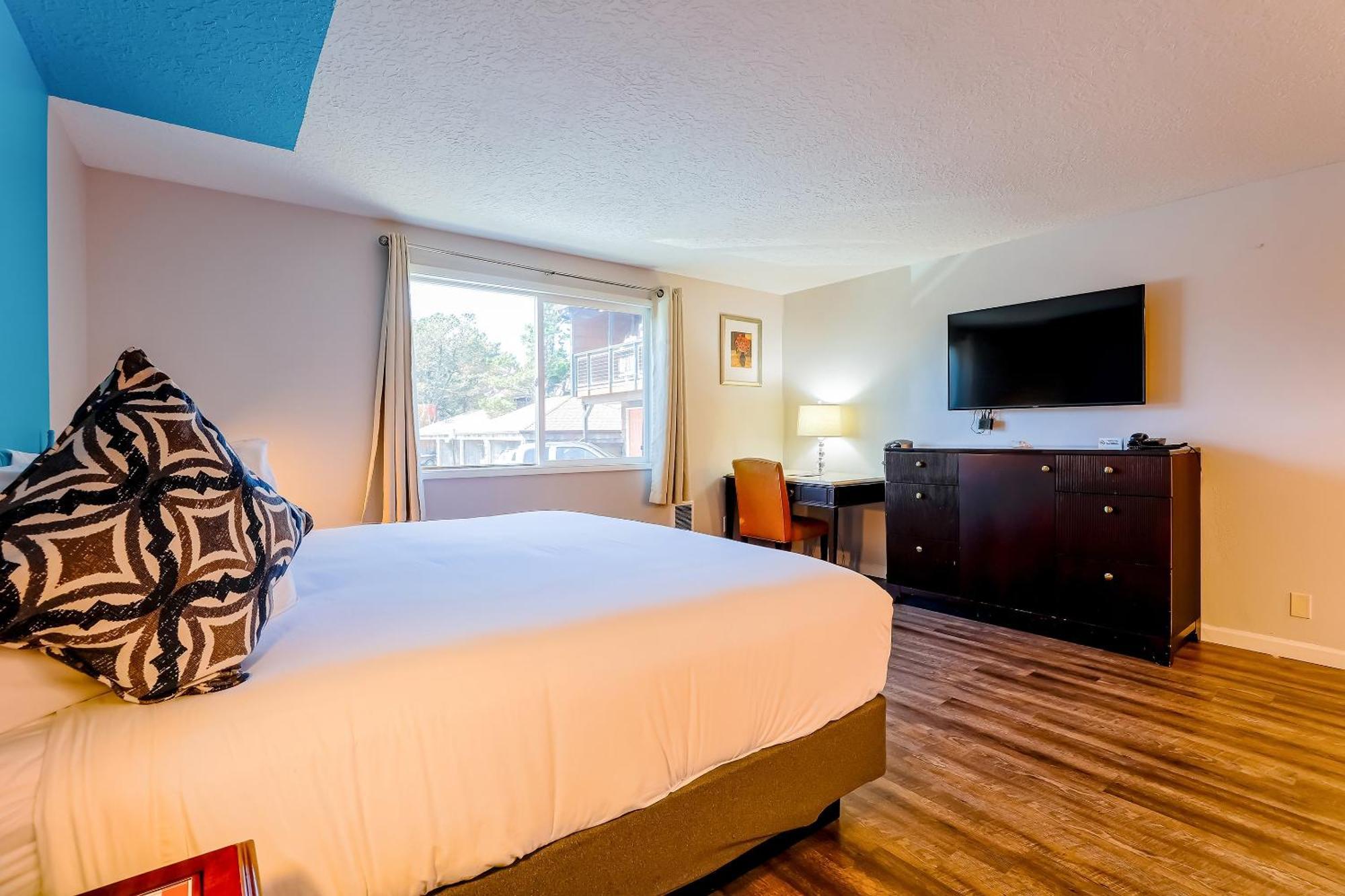 Premium King Bed with Kitchenette