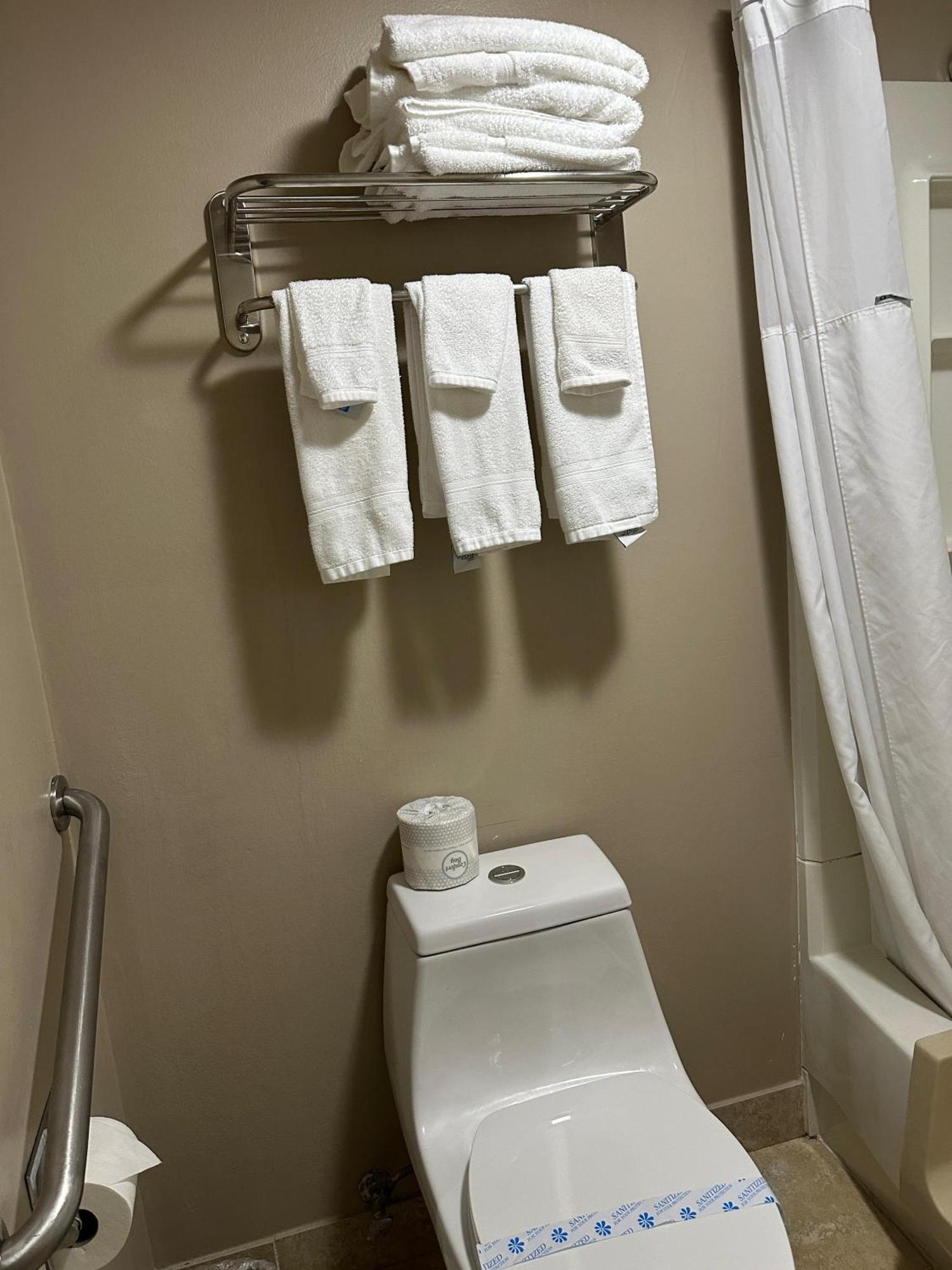 Queen Room Two Queen Beds Mobility Access or Non-Smoking