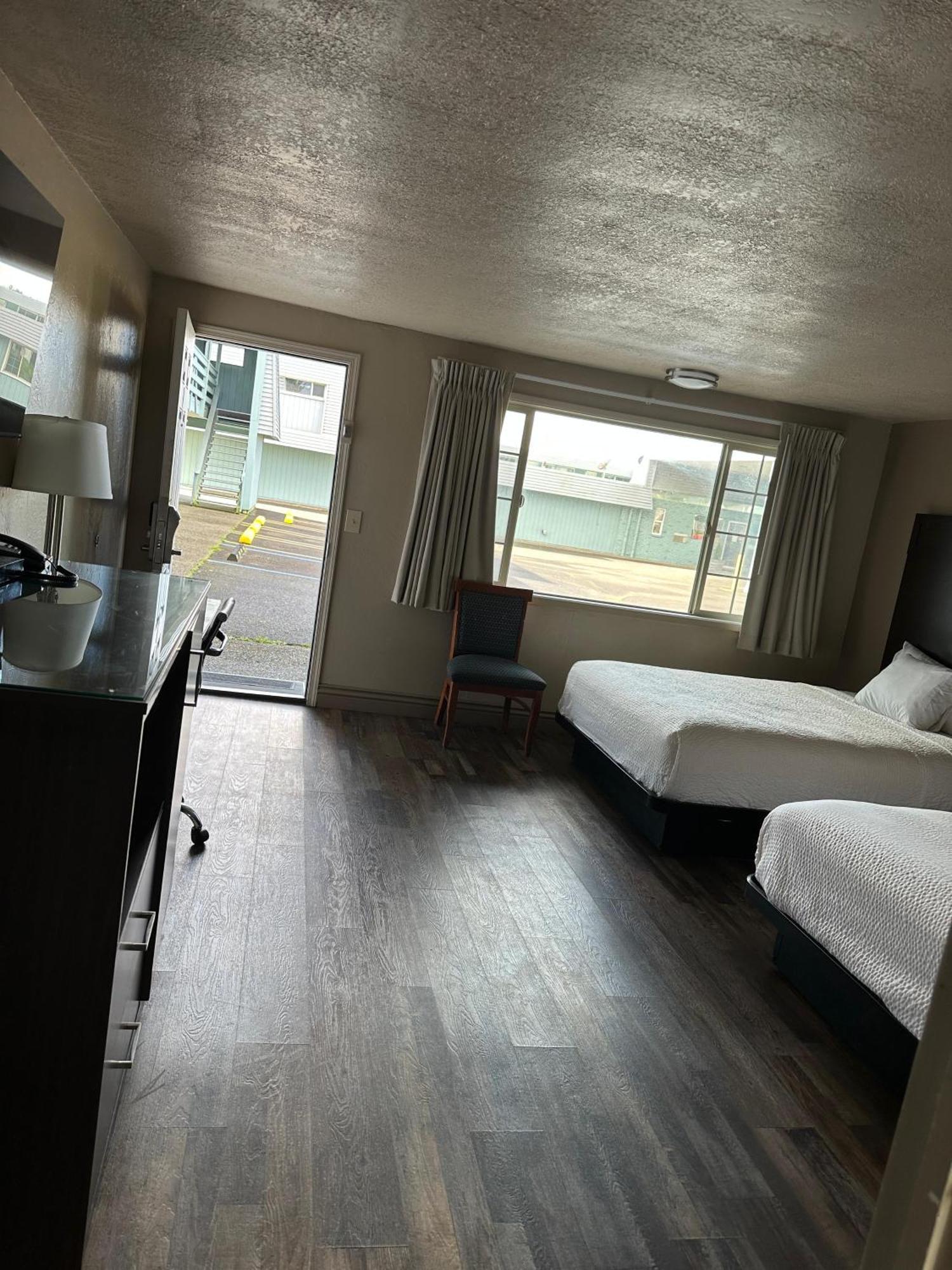 Queen Room Two Queen Beds Mobility Access or Non-Smoking