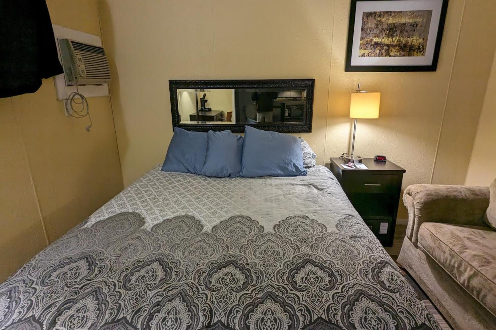 Suite King Bed Non Smoking,1658113353:JPEG