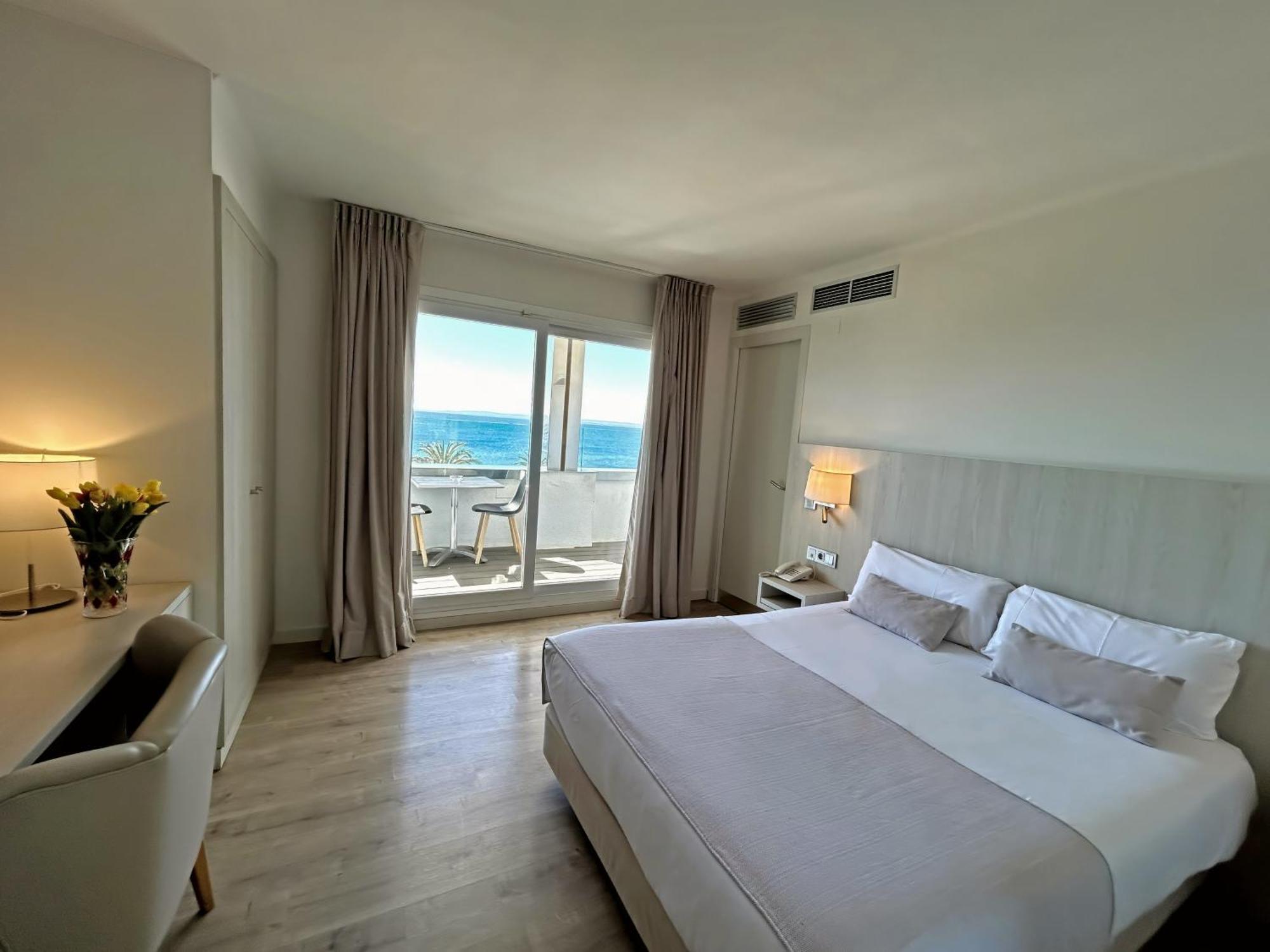 Deluxe Double or Twin Room Sea View