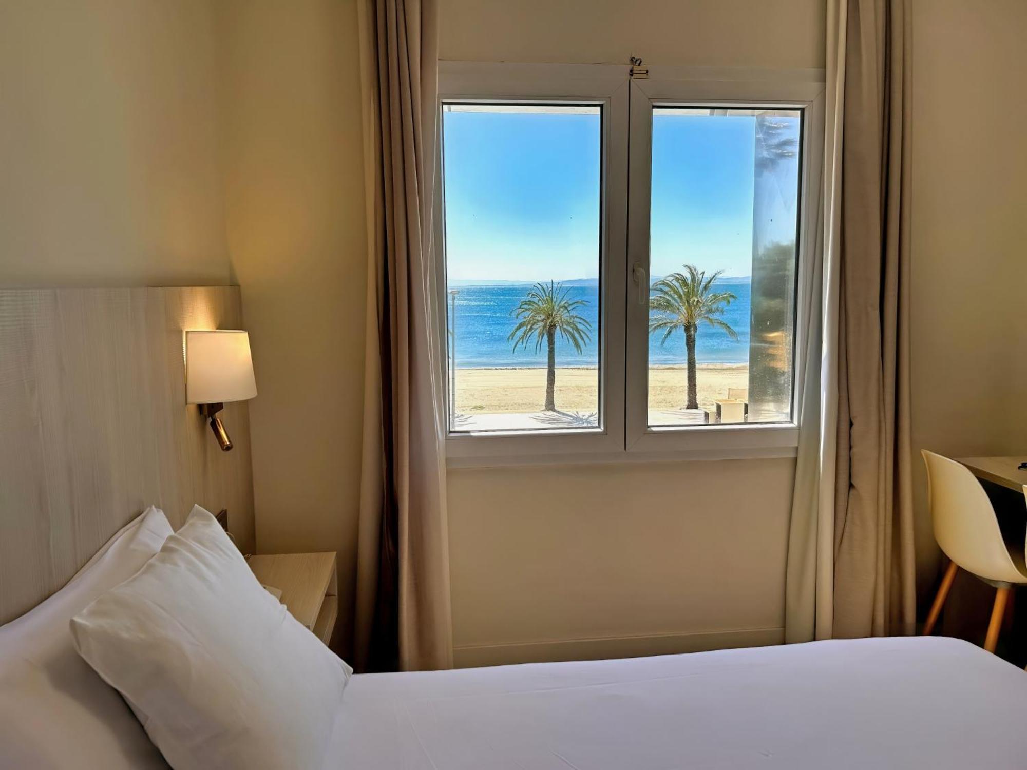Double Room Sea View window