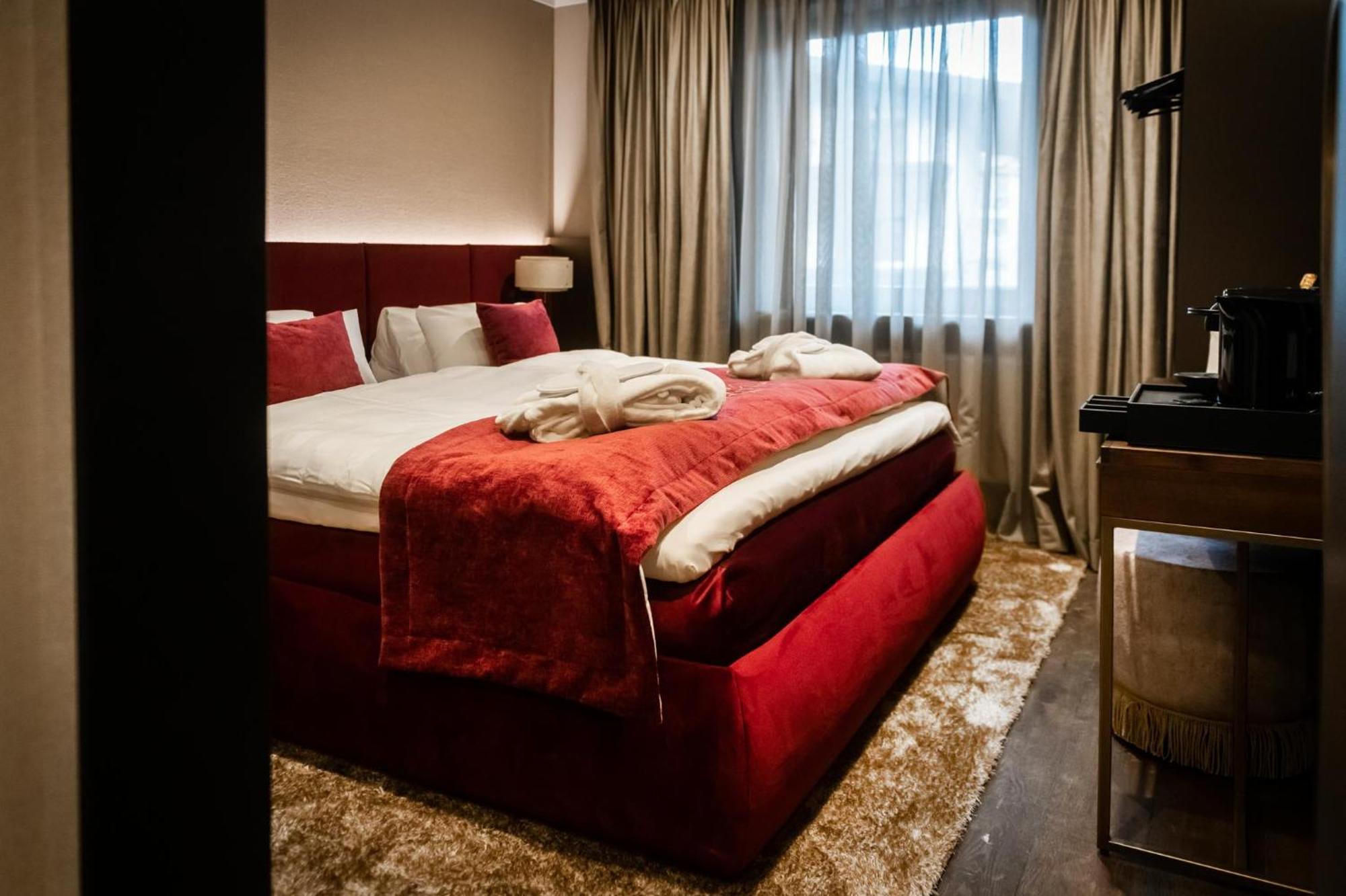Standard Queen Room
