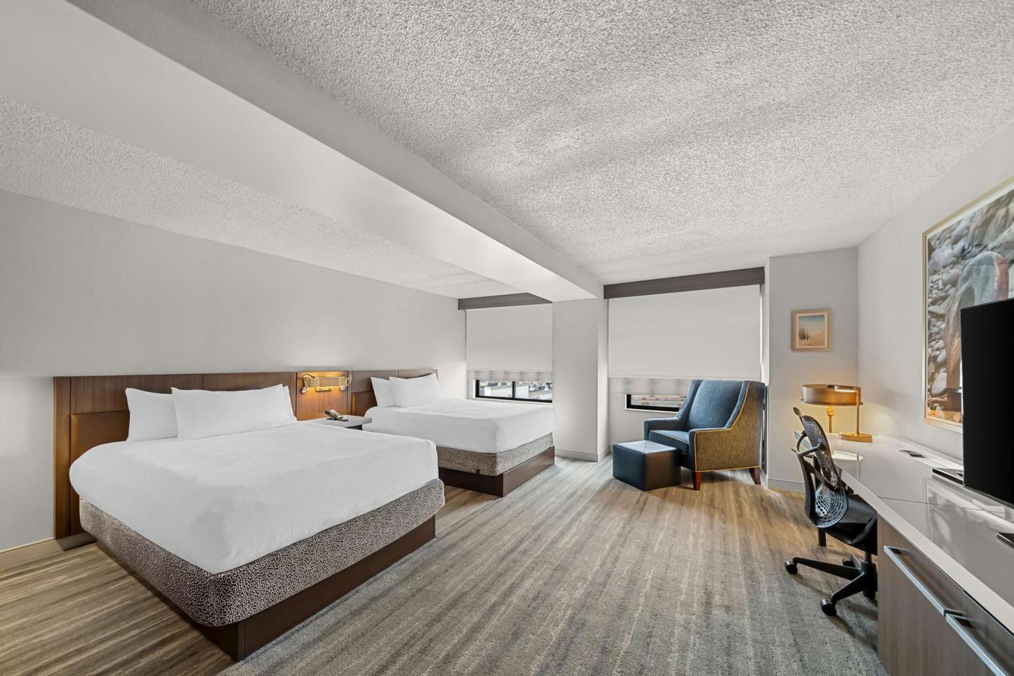 Queen Room Two Queen Beds Mobility Hearing Access