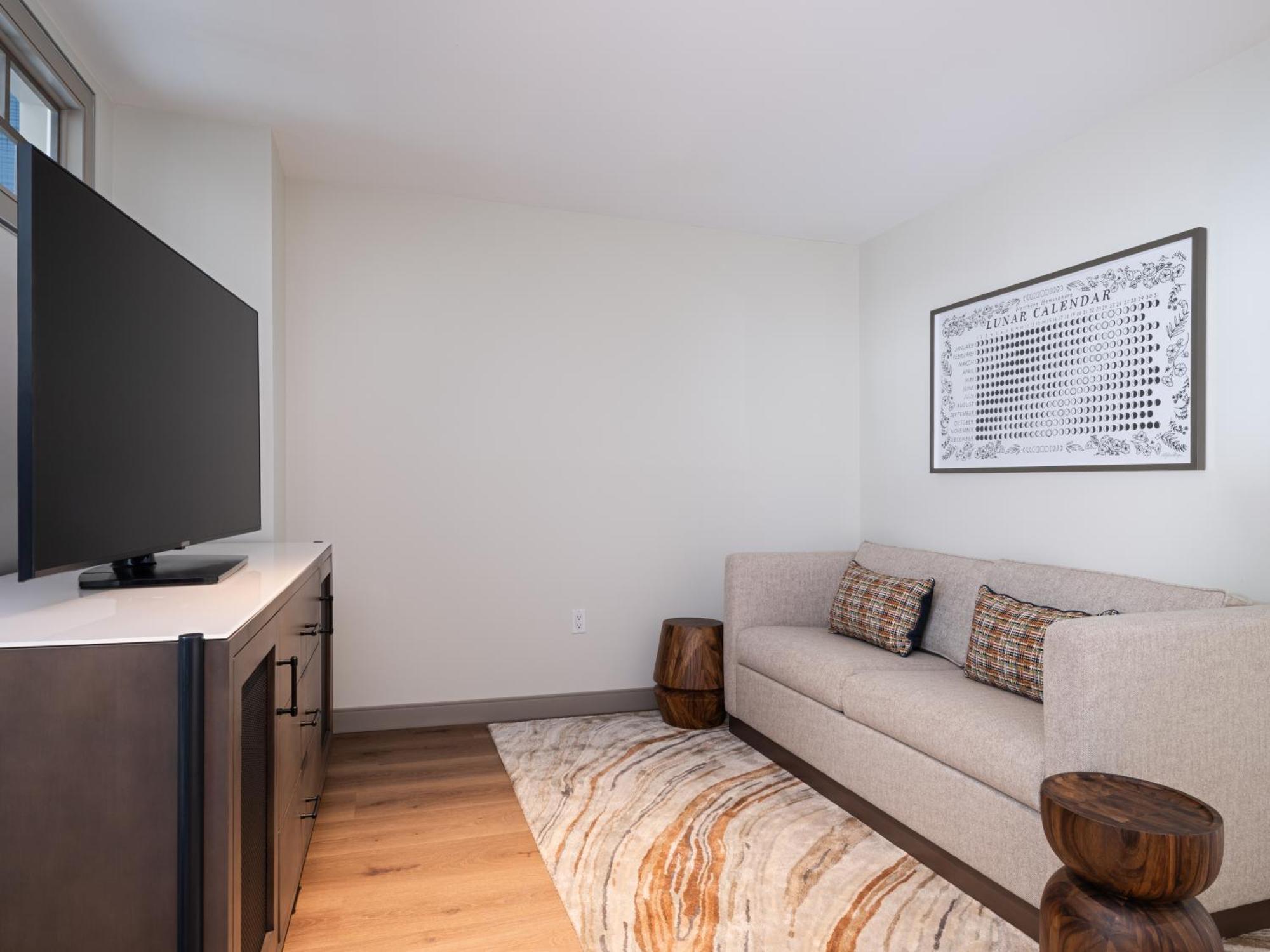King Suite Hearing Accessible or Non-Smoking