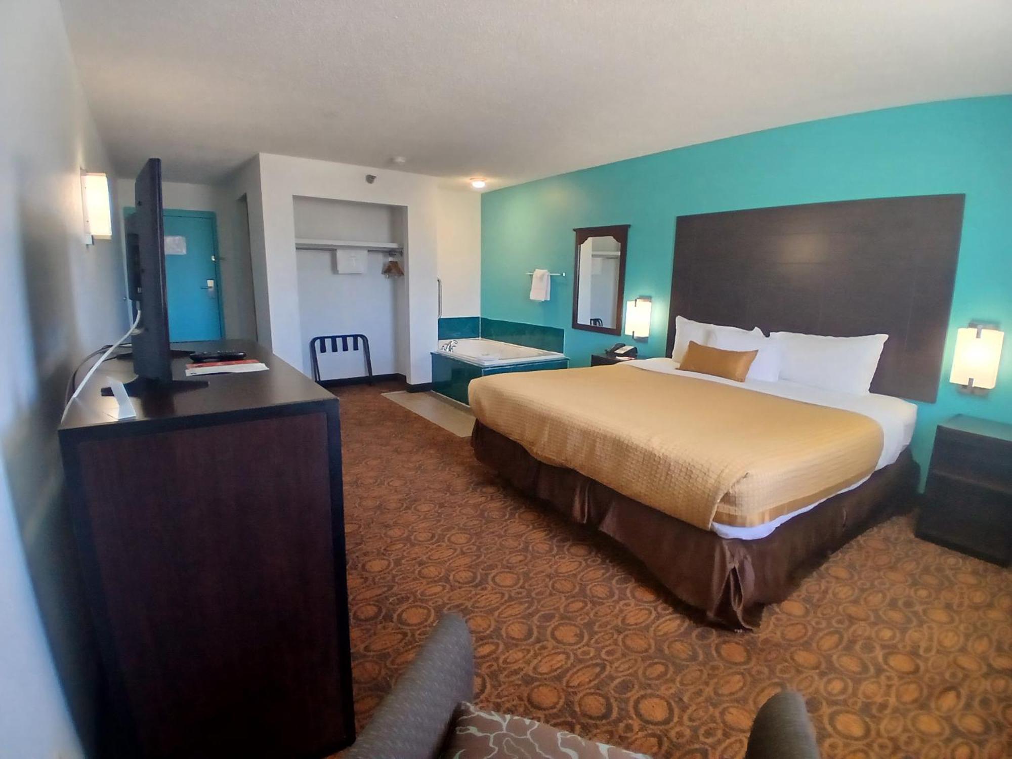 King Room Jetted Tub Exterior Corridor Non-Smoking