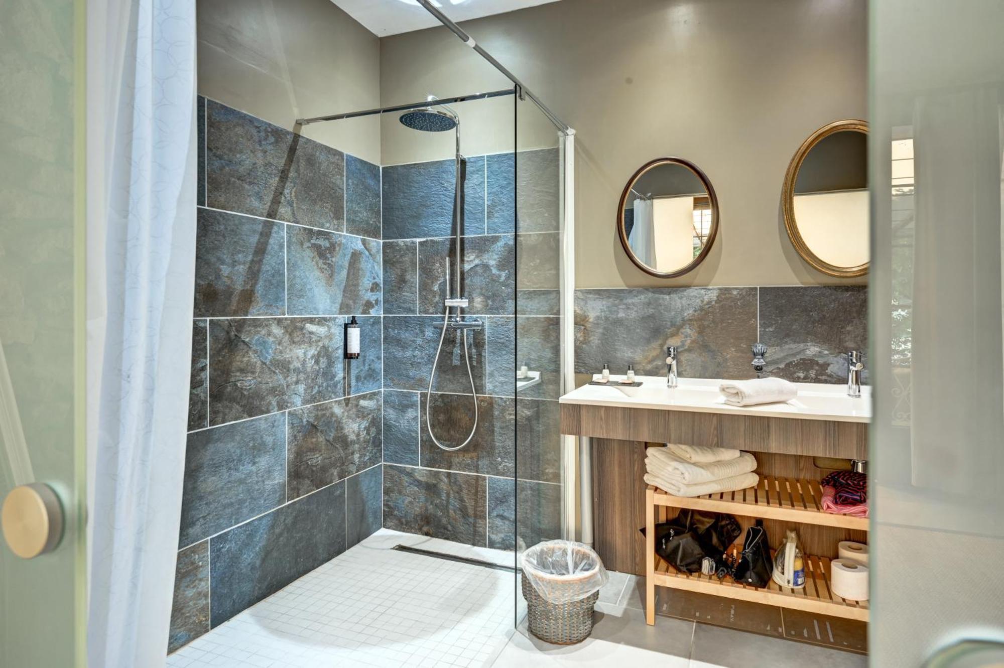 Classic Double Room Shower