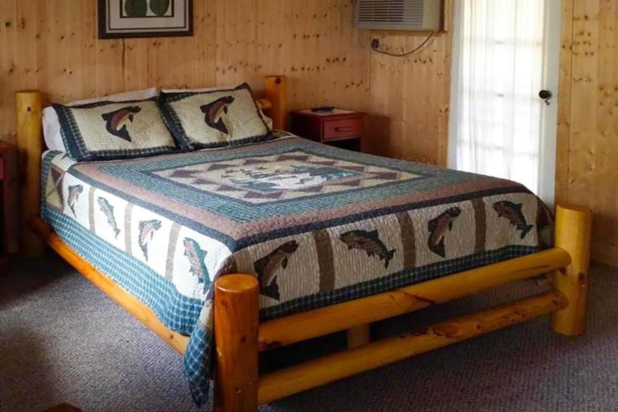 King Bed River View,1658776528:JPEG