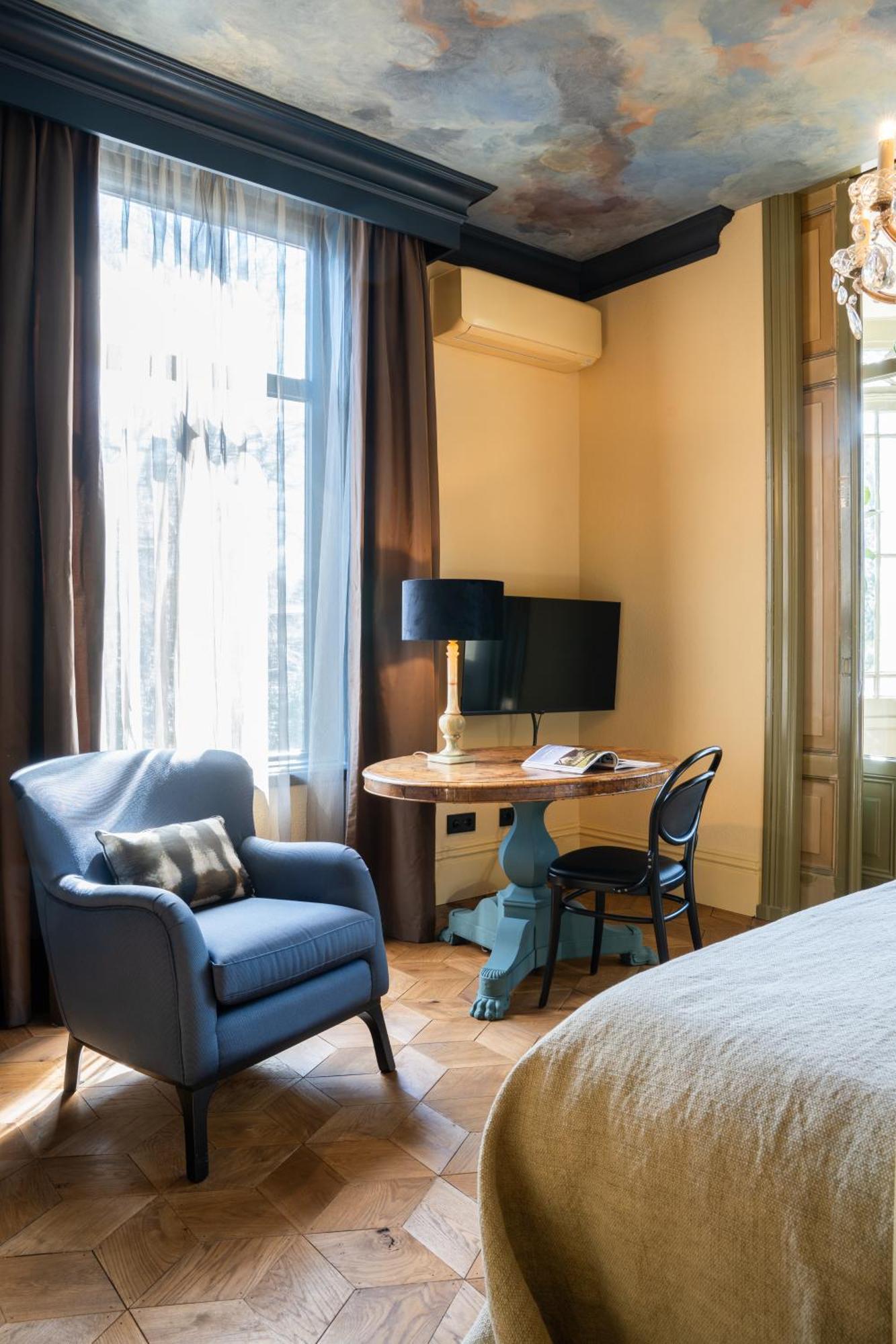 Roomy