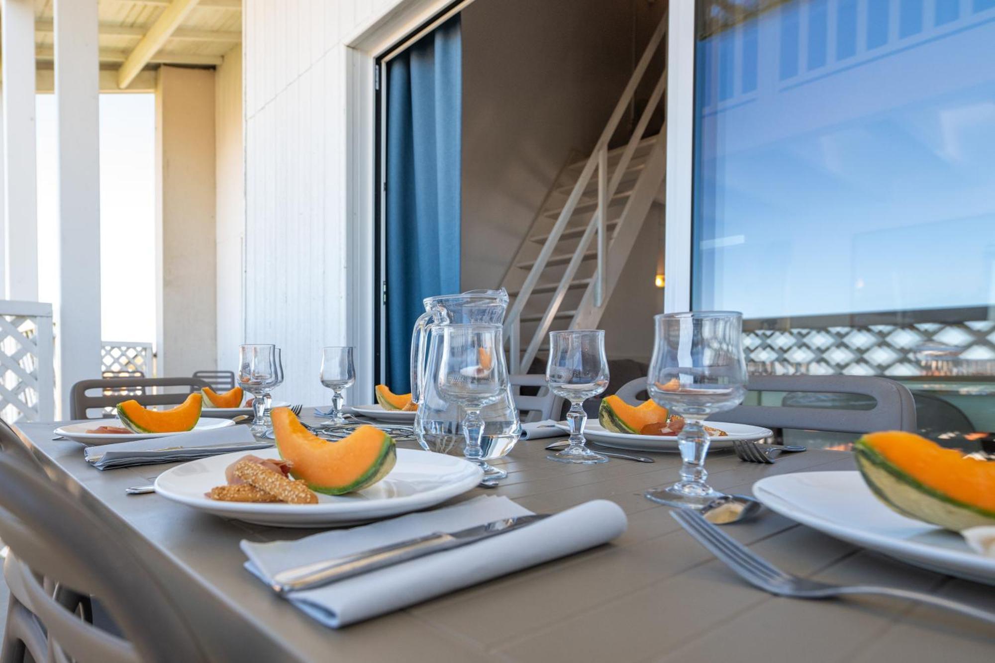 3-Room Apartment Sea or Swimming Pool Side