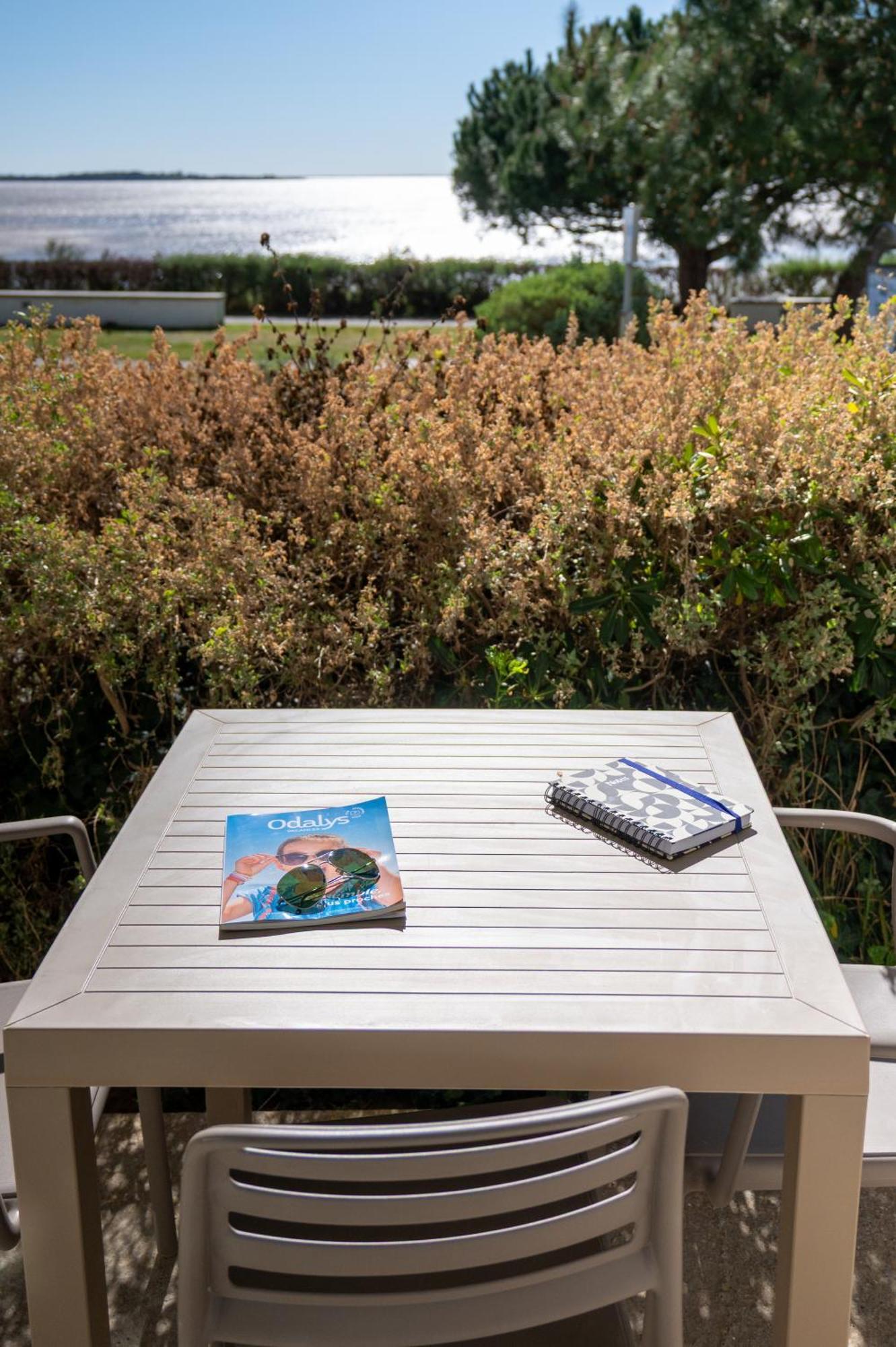 Studio Sea or Pool Side