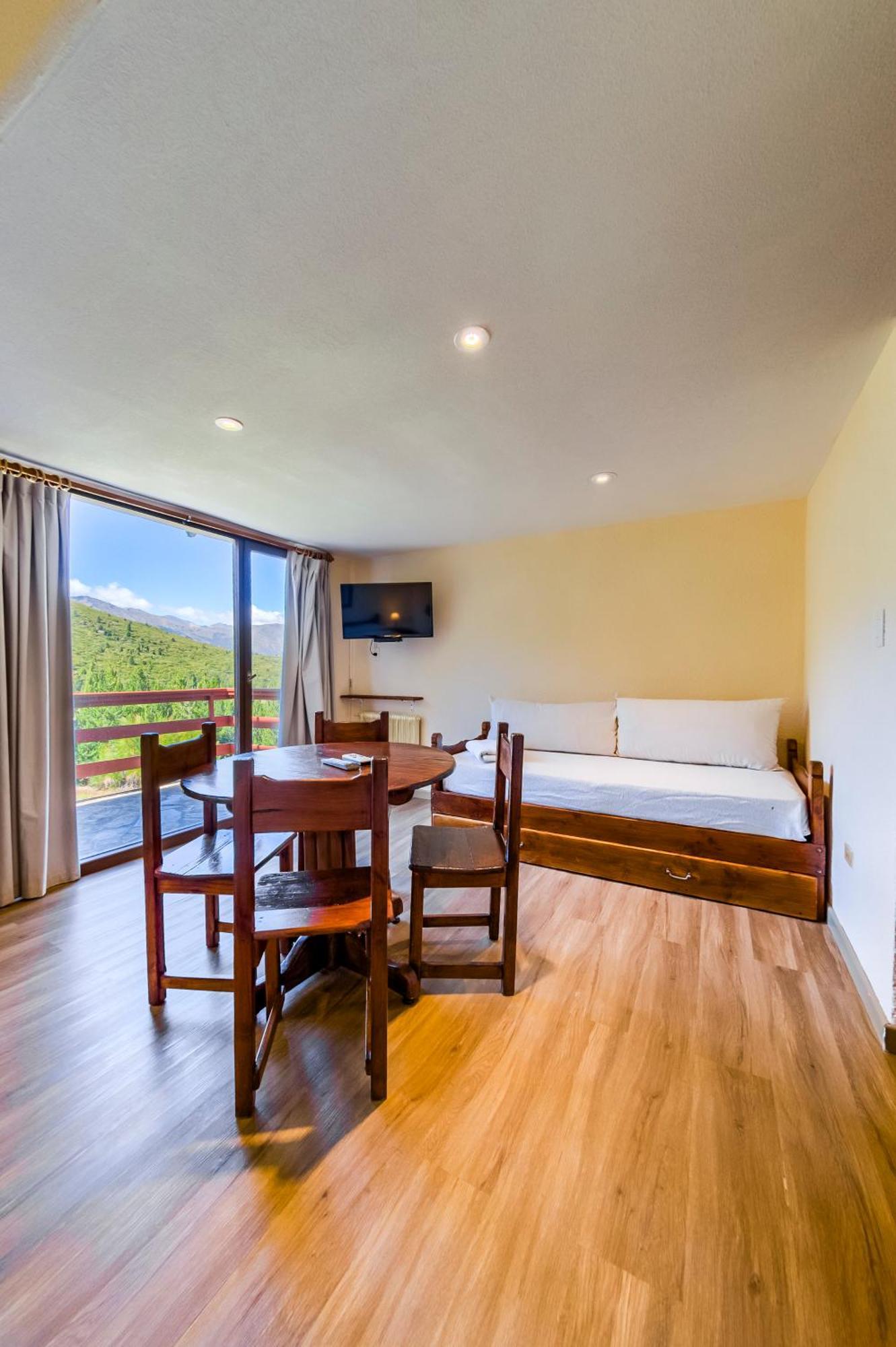 One-Bedroom Apartment Balcony Mountain View