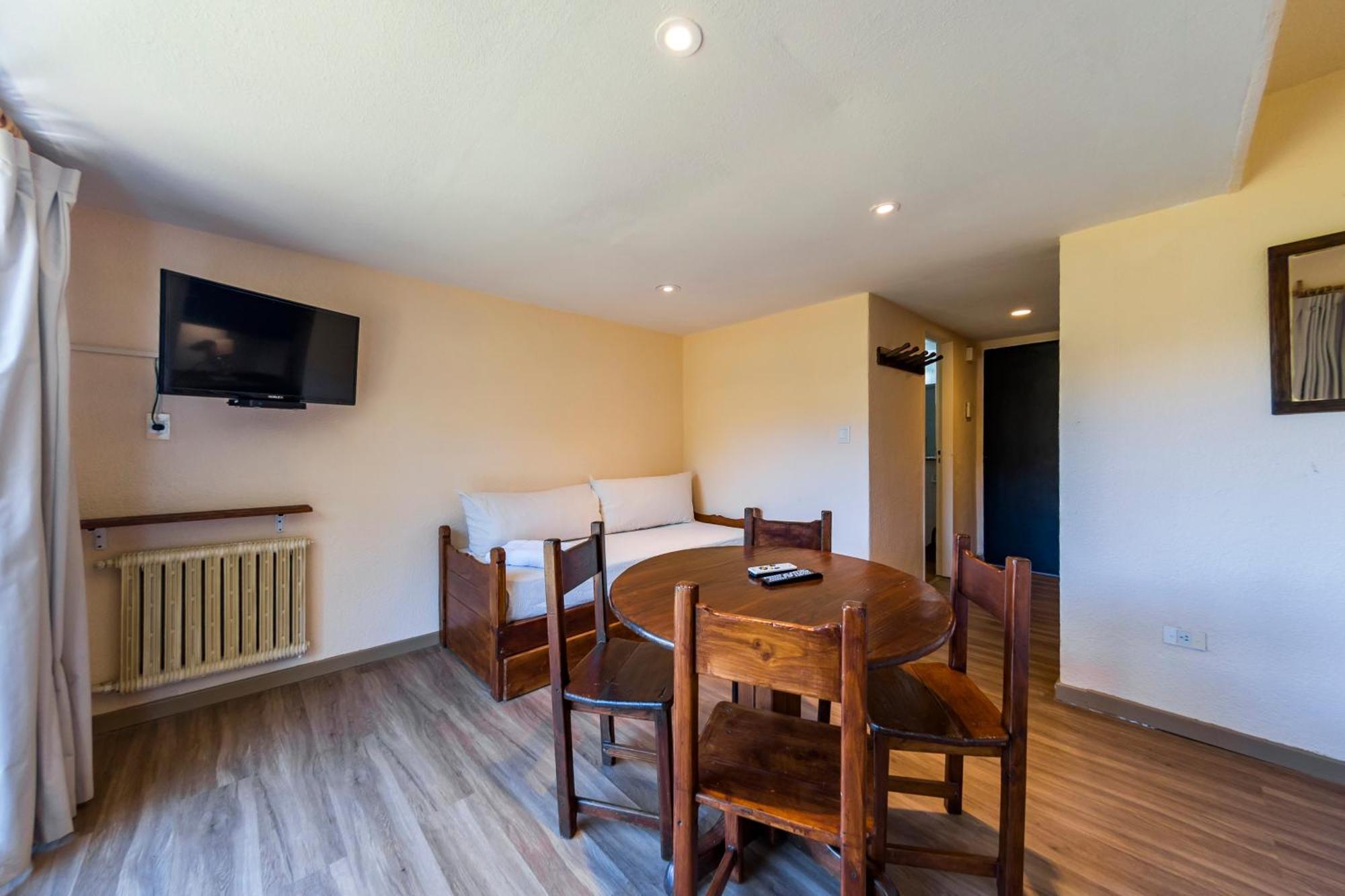 One-Bedroom Apartment Balcony Mountain View