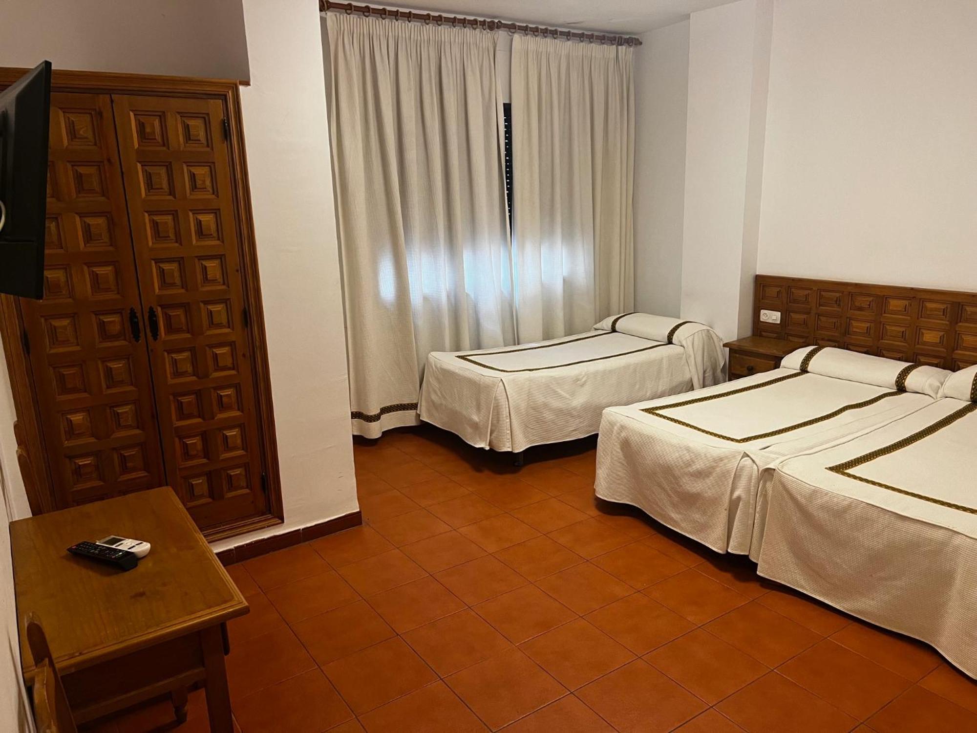 Economy Triple Room Interior View