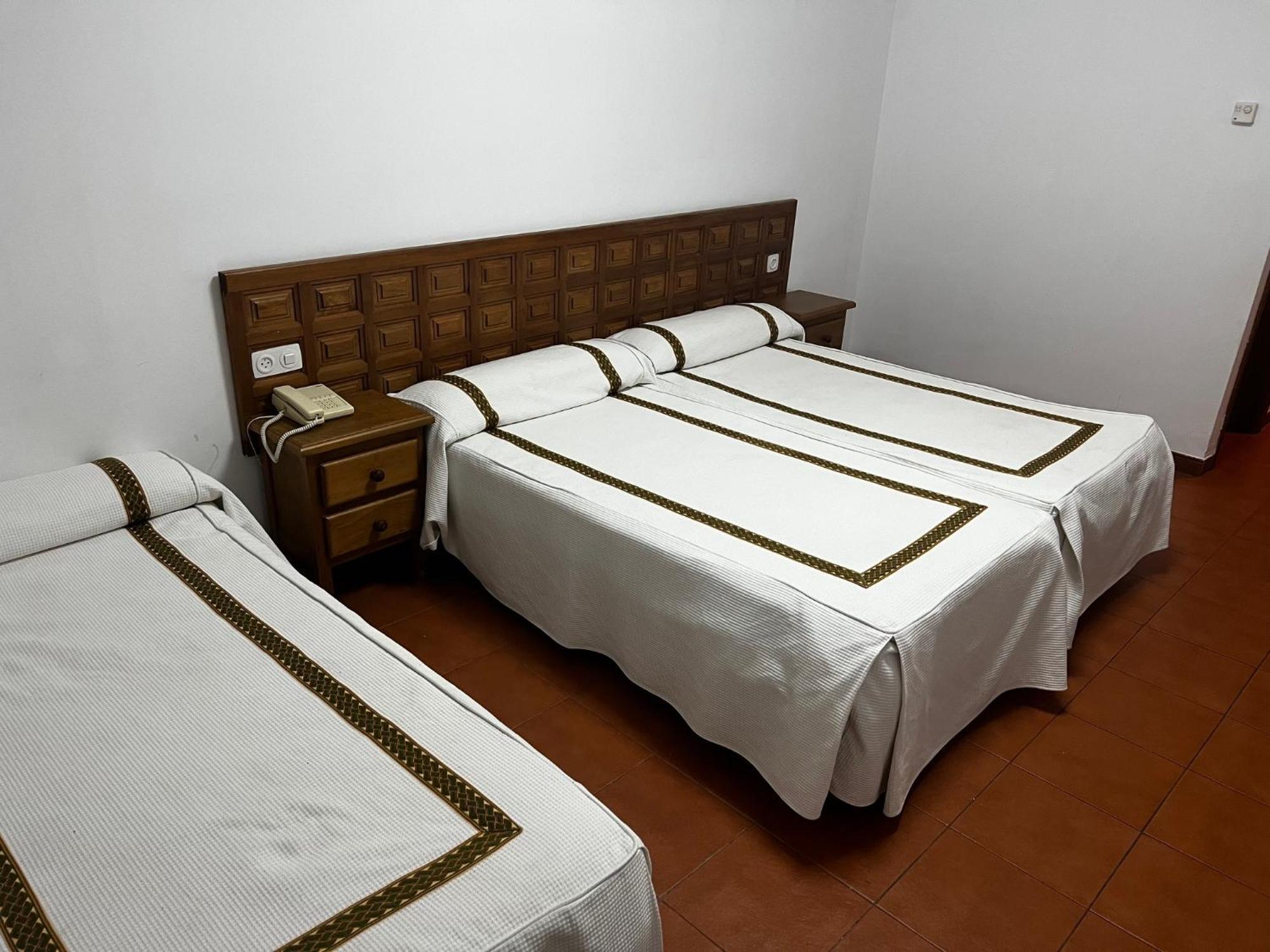 Economy Triple Room Interior View